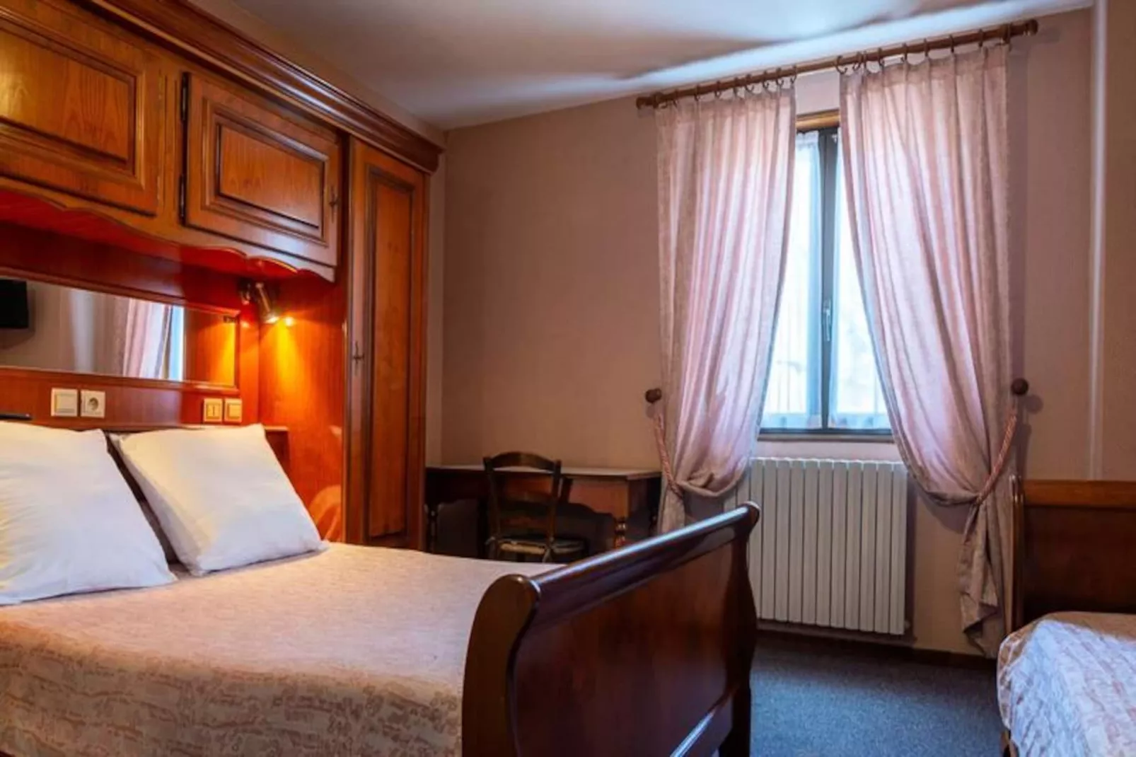 Gîte de France Bon aubrac pour 12 personnes 2 épis-Image-tags.