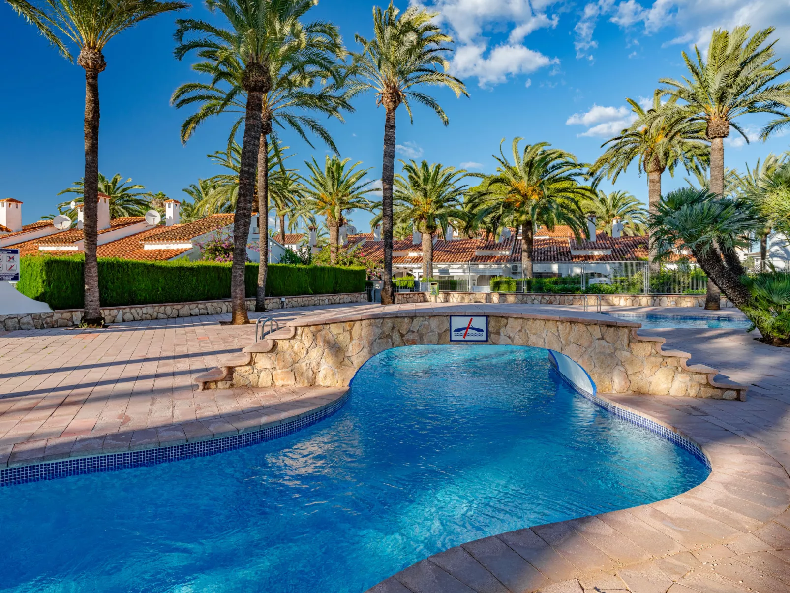 Residencia La Perla-Buiten