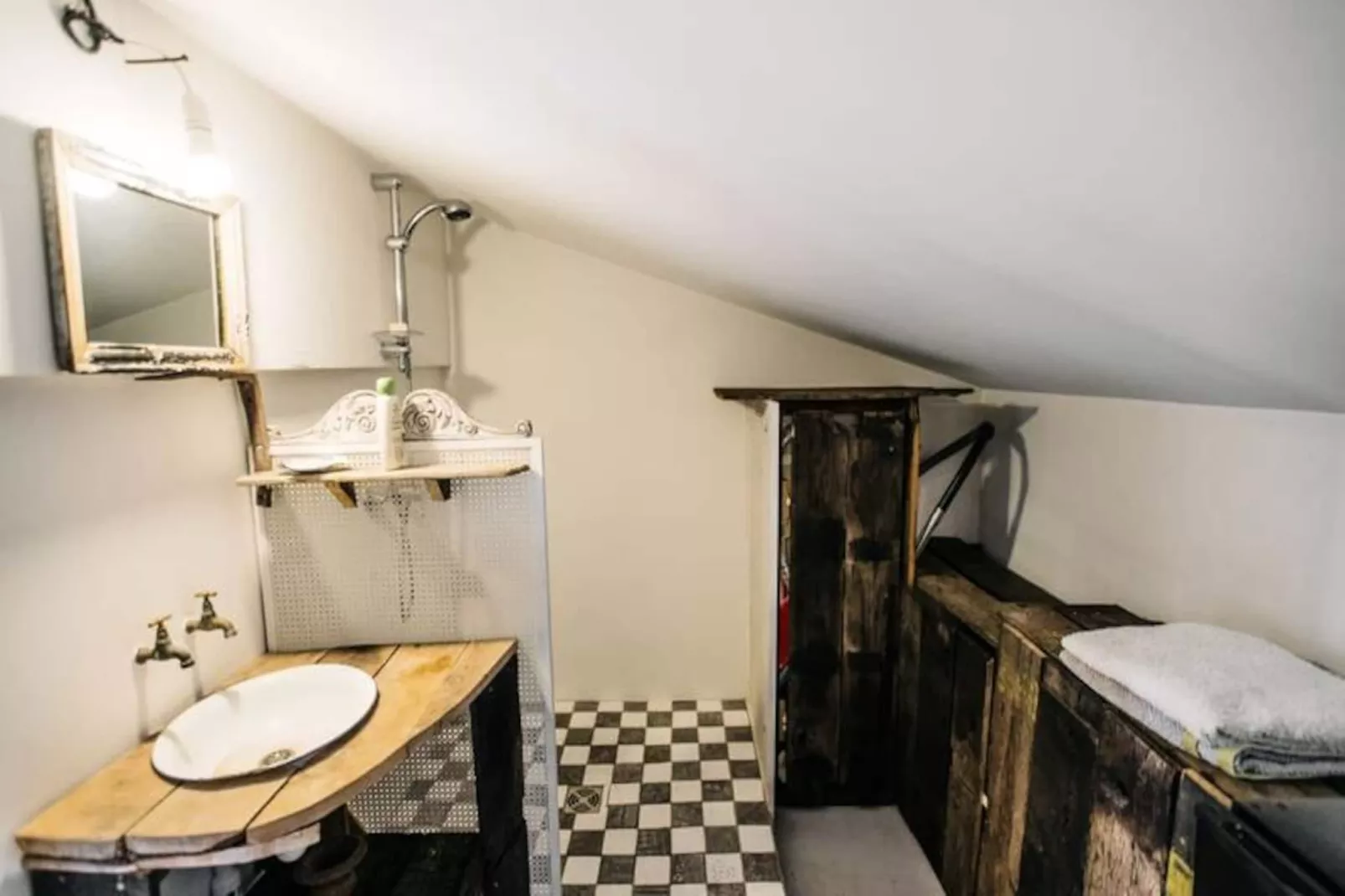 Perle Rare Avec Vues Panoramiques-Image-tags.