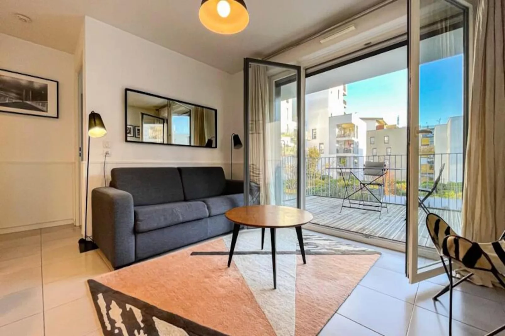 Appartement Rayonnant Et Moderne Tr&egrave;s Bien Situ&eacute;, Proche De La Cit&eacute; Du Vin-Image-tags.