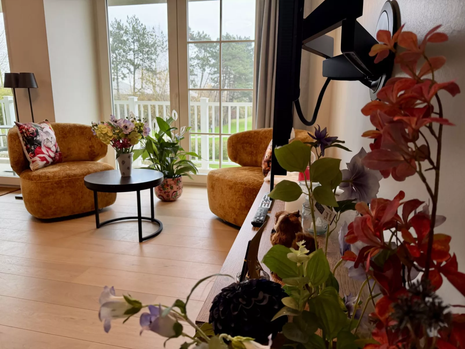 Whispering Waves with parking & terrace-Binnen