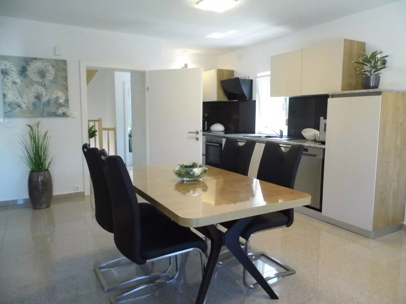 Neue und moderne, voll ausgestattete Wohnung