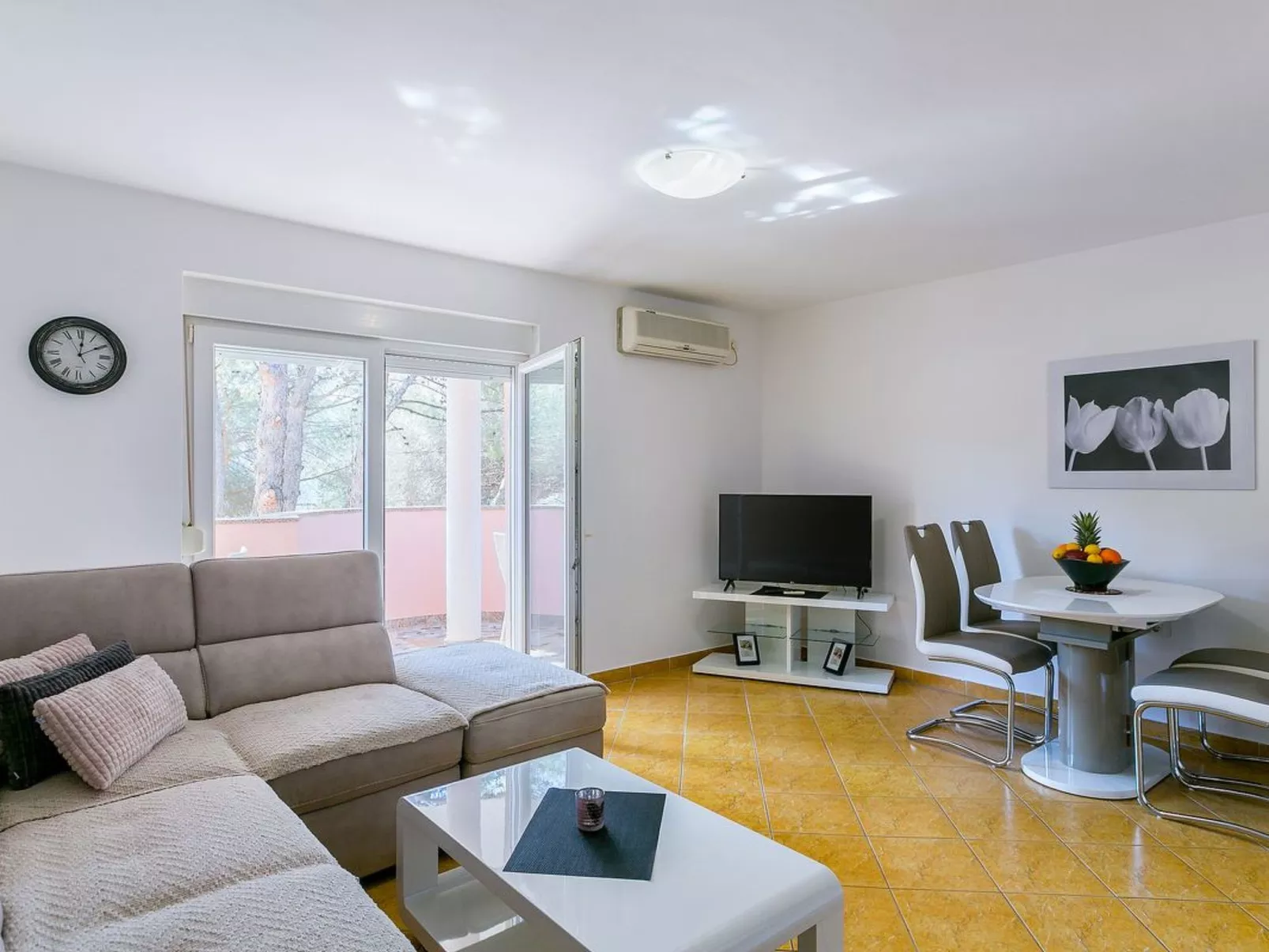 Für bis zu vier Personen, 400m vom Sandstrand