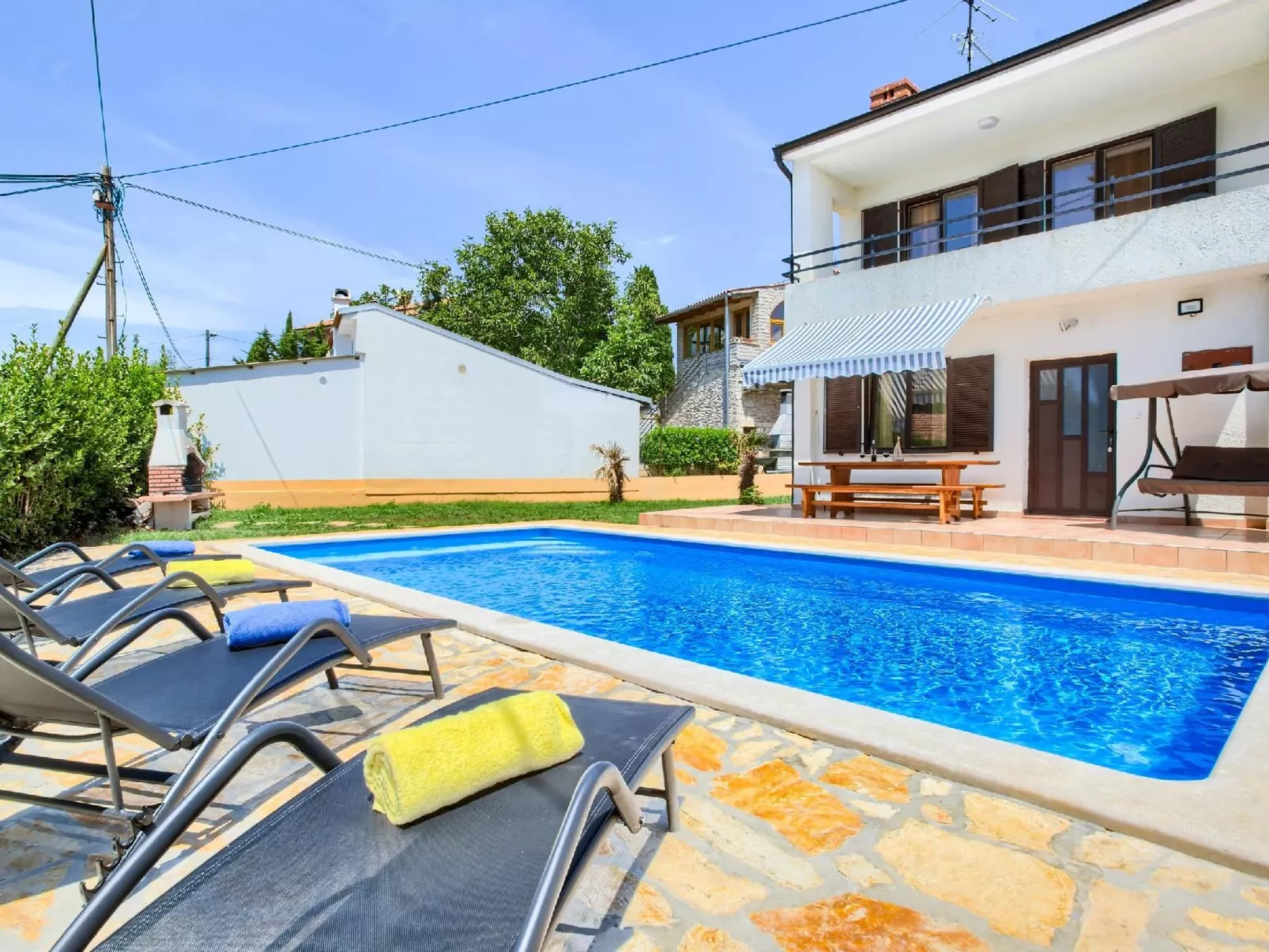 Villa mit Garten, Grill und Terrasse