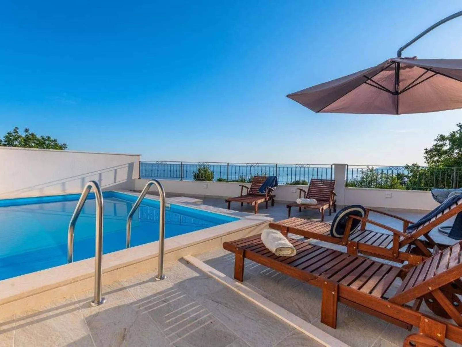 "Paola" mit eigenem Pool