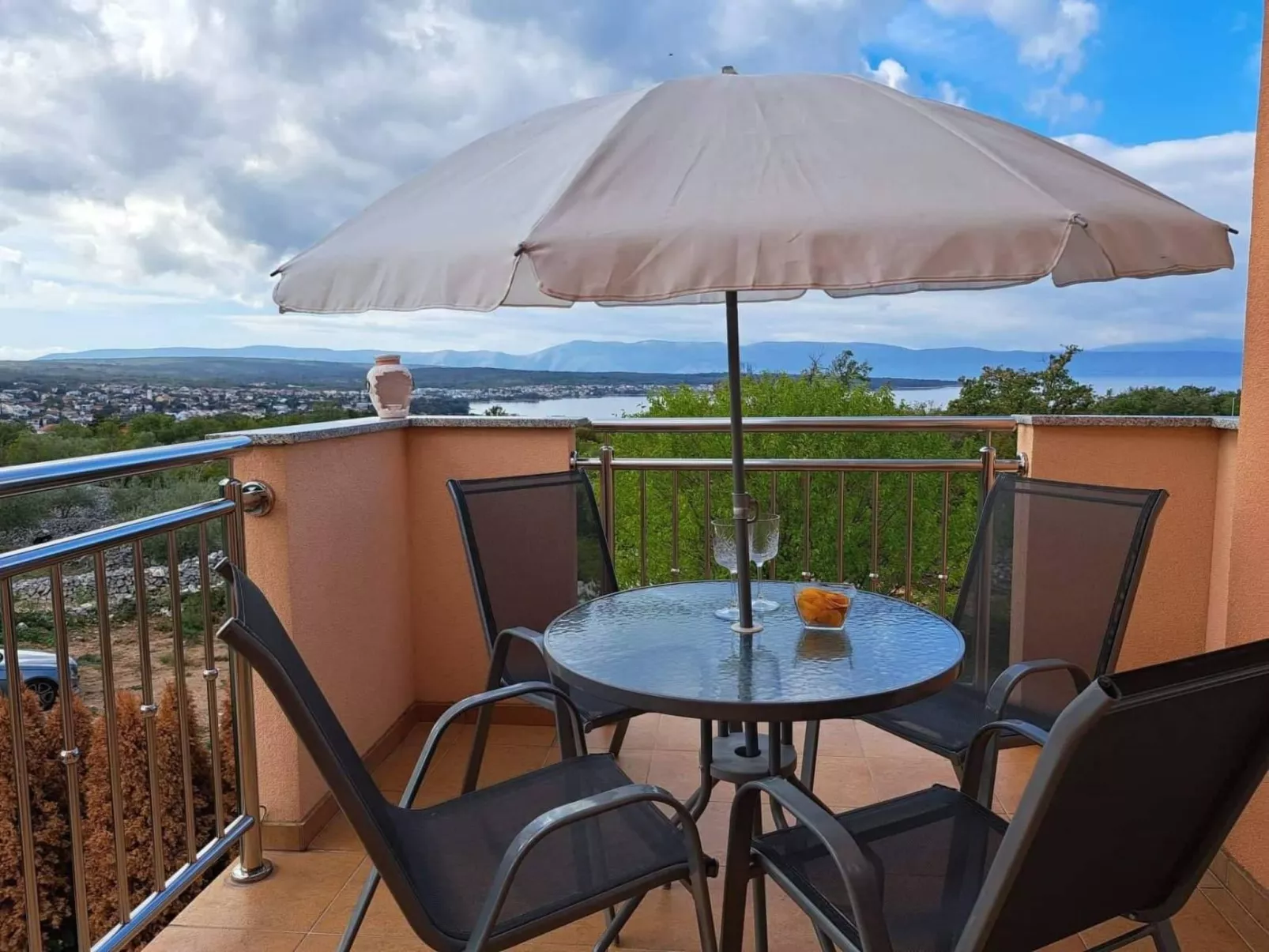Wunderschöne Ferienwohnung, mit Meerblick und Pool