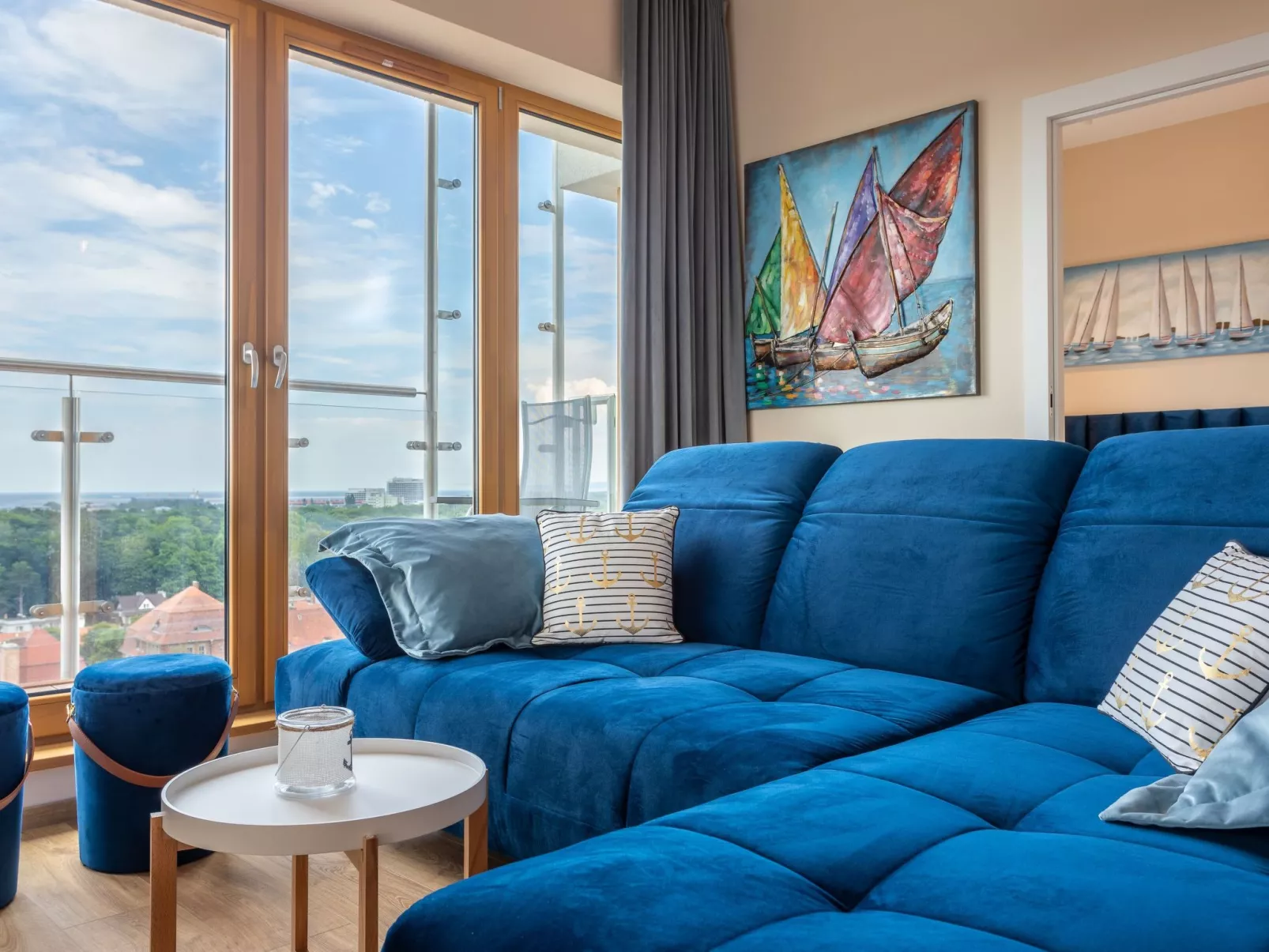 Luxuriös eingerichtete,helle Ferienwohnung am Meer