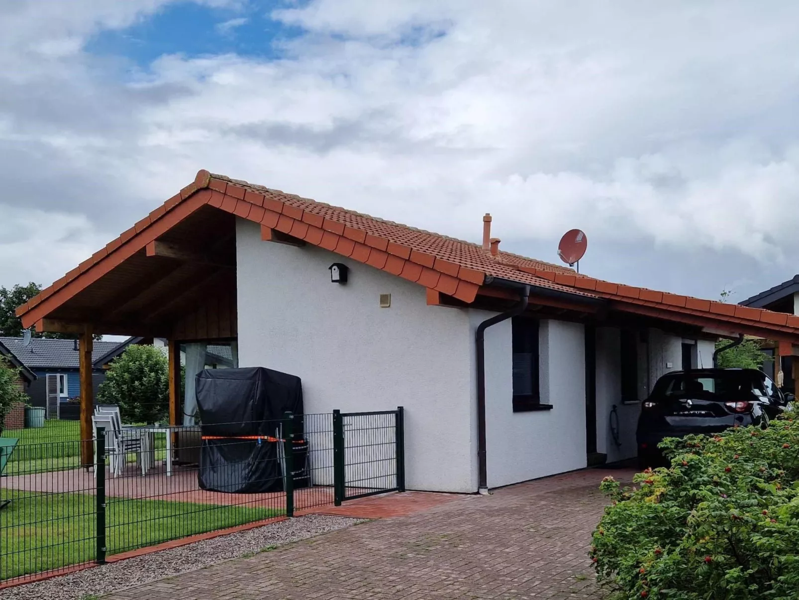 M1 Ferienhaus mit Garten, Terrasse und Carport