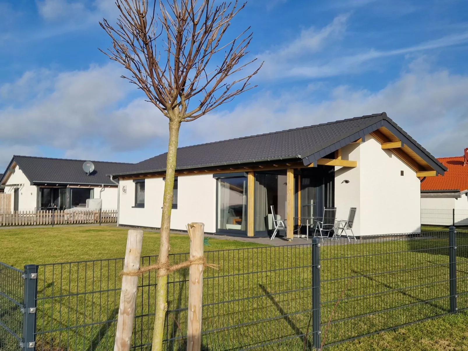 G11 Eingezäuntes Neubau-Haus in Eckwarderhörne