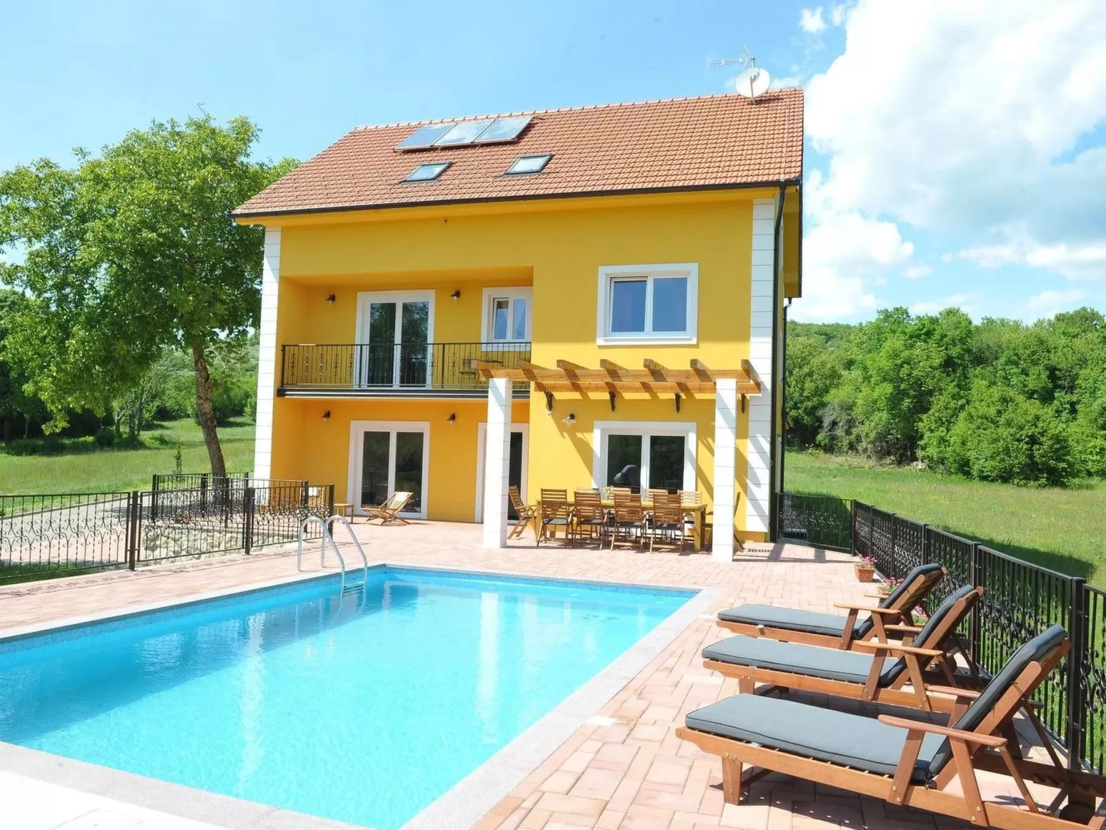 Alleinstehendes Ferienhaus mit Swimmingpool