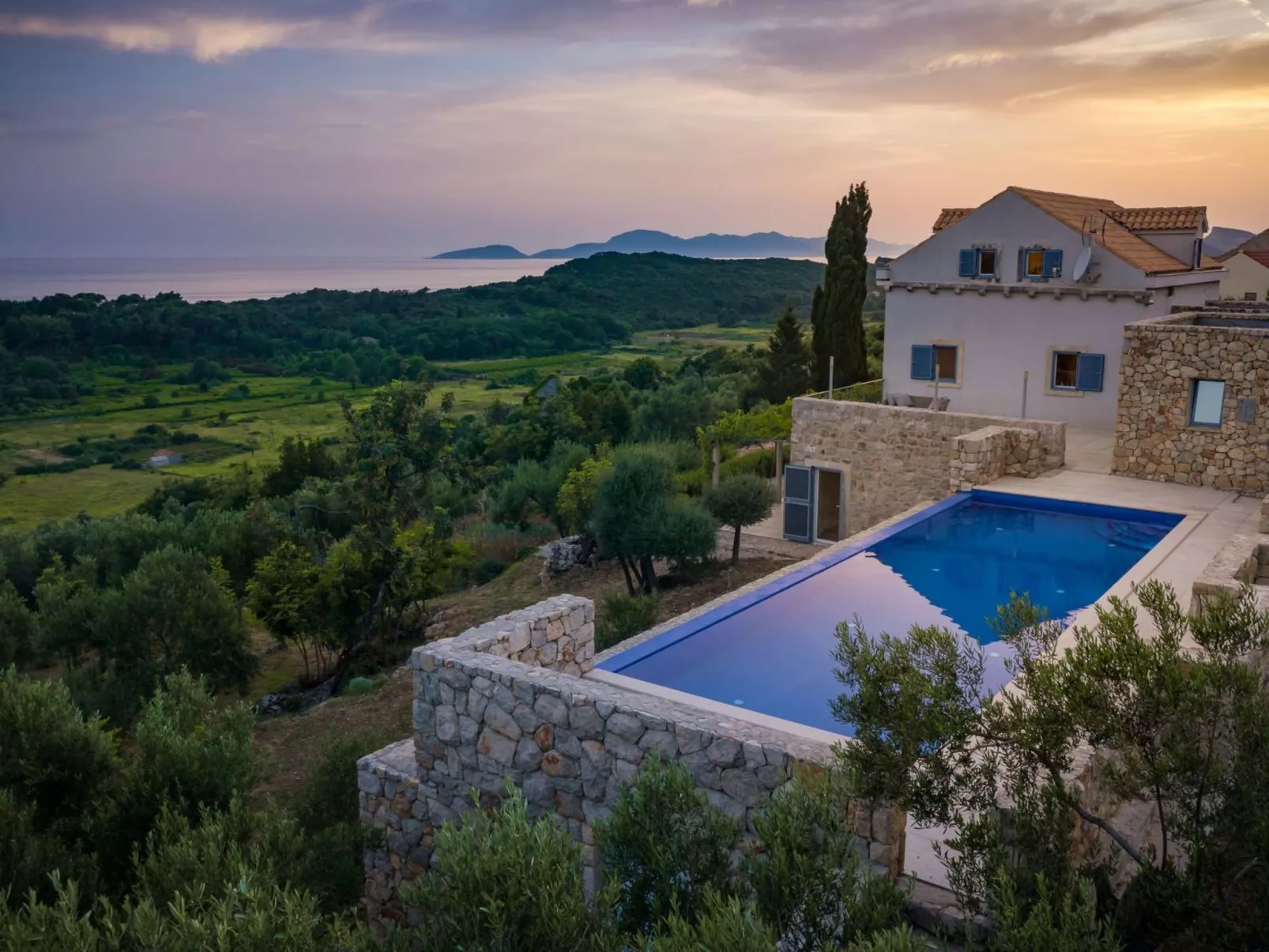 Villa Ella mit Infinity-Pool