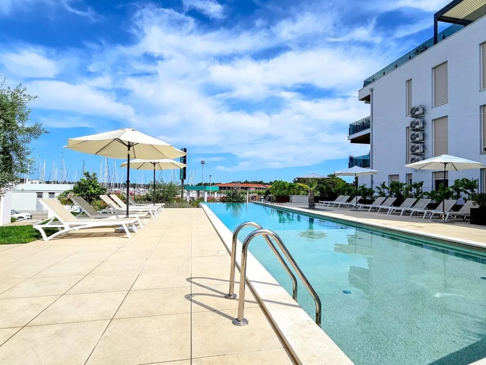 "Grüne Oase" mit Terrasse