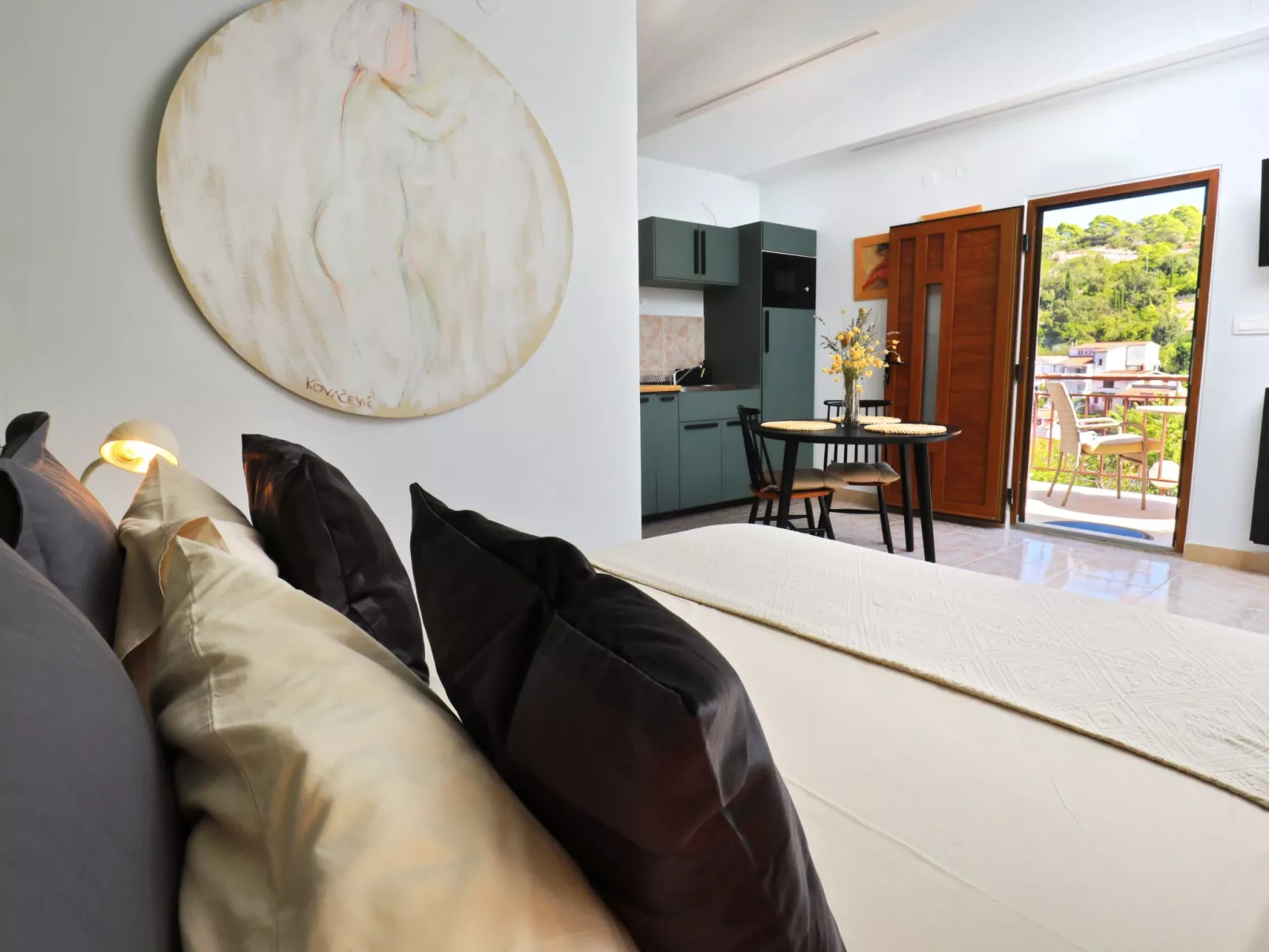 Kleines Steinhaus in einem ruhigen Ort auf der Insel Solta