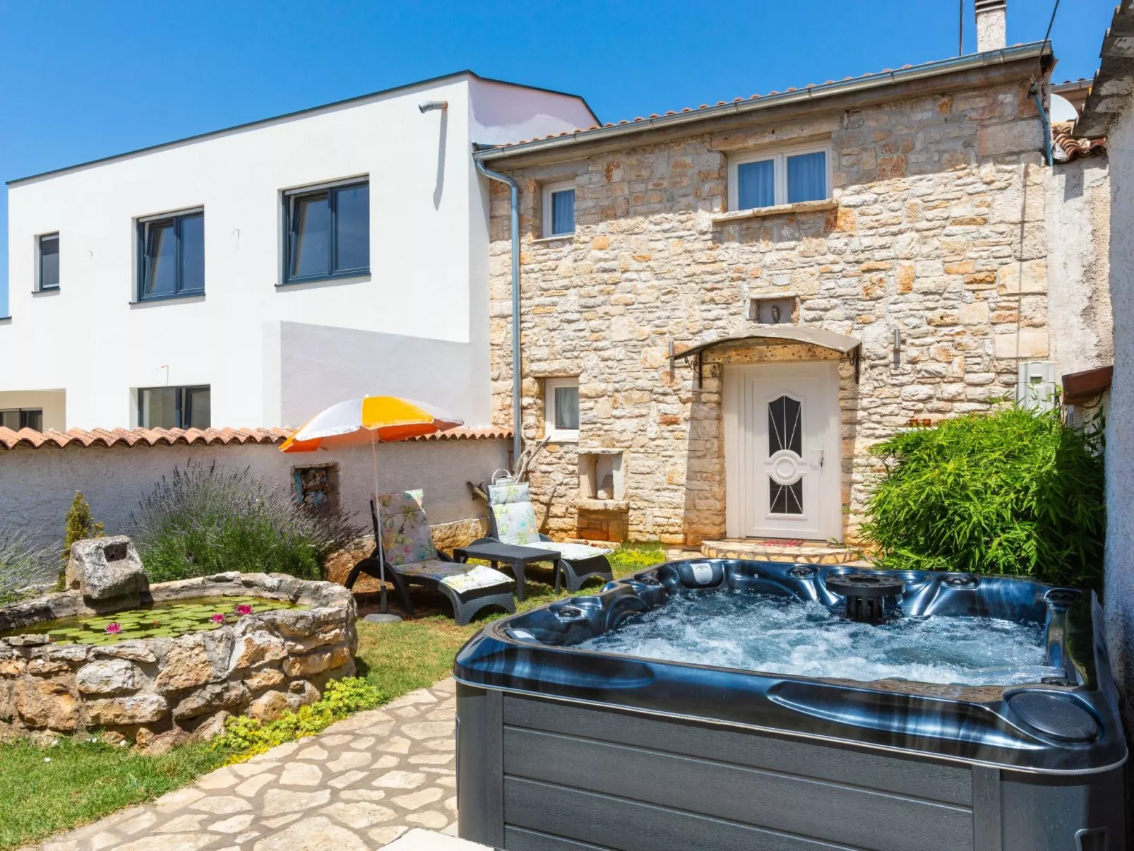 "Lilo Lavender" mit Whirlpool