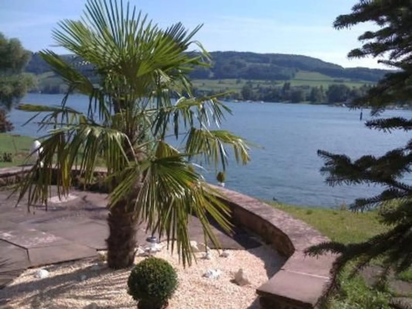 Haus am See mit direktem Seeanstoss