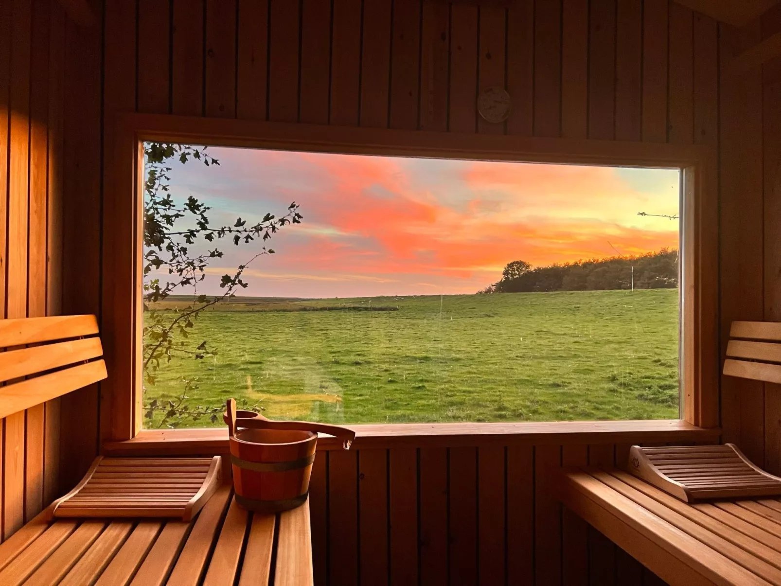 Maritime, moderne Ferienwohnung mit Gartensauna