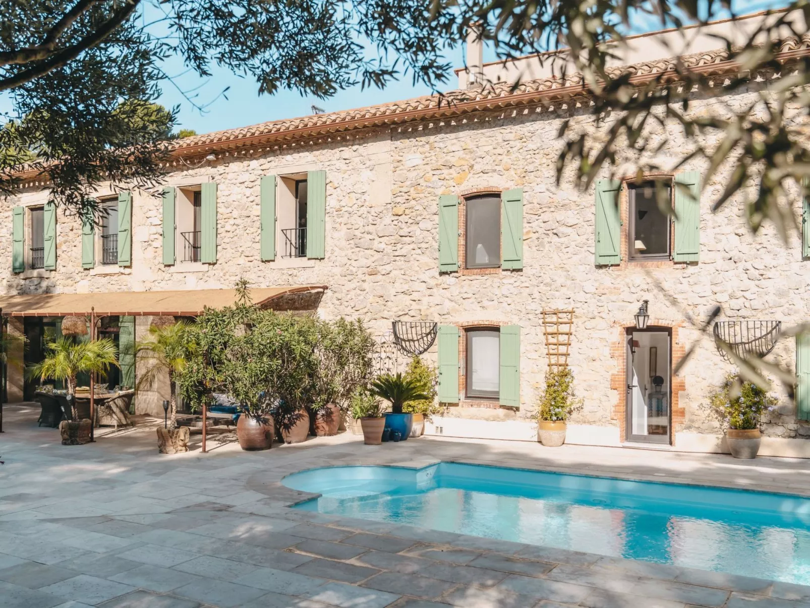 Mit Blick auf das Wasser