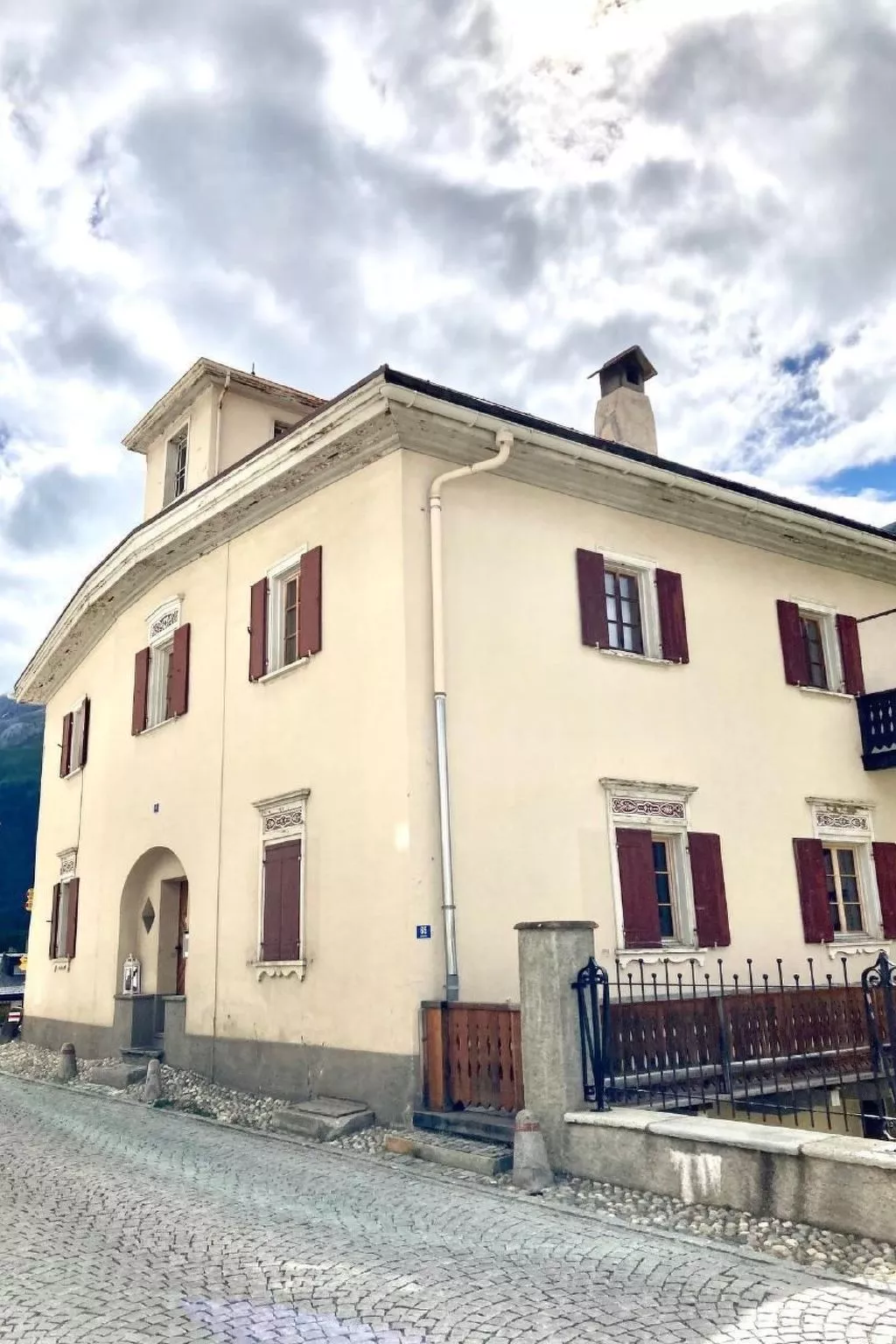 Chesa alb sco'l floc