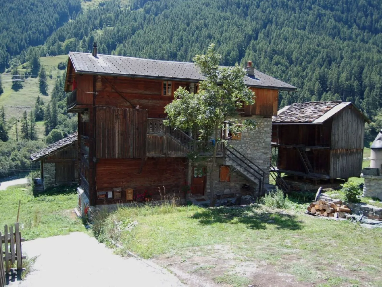 "Base Camp Evolène"