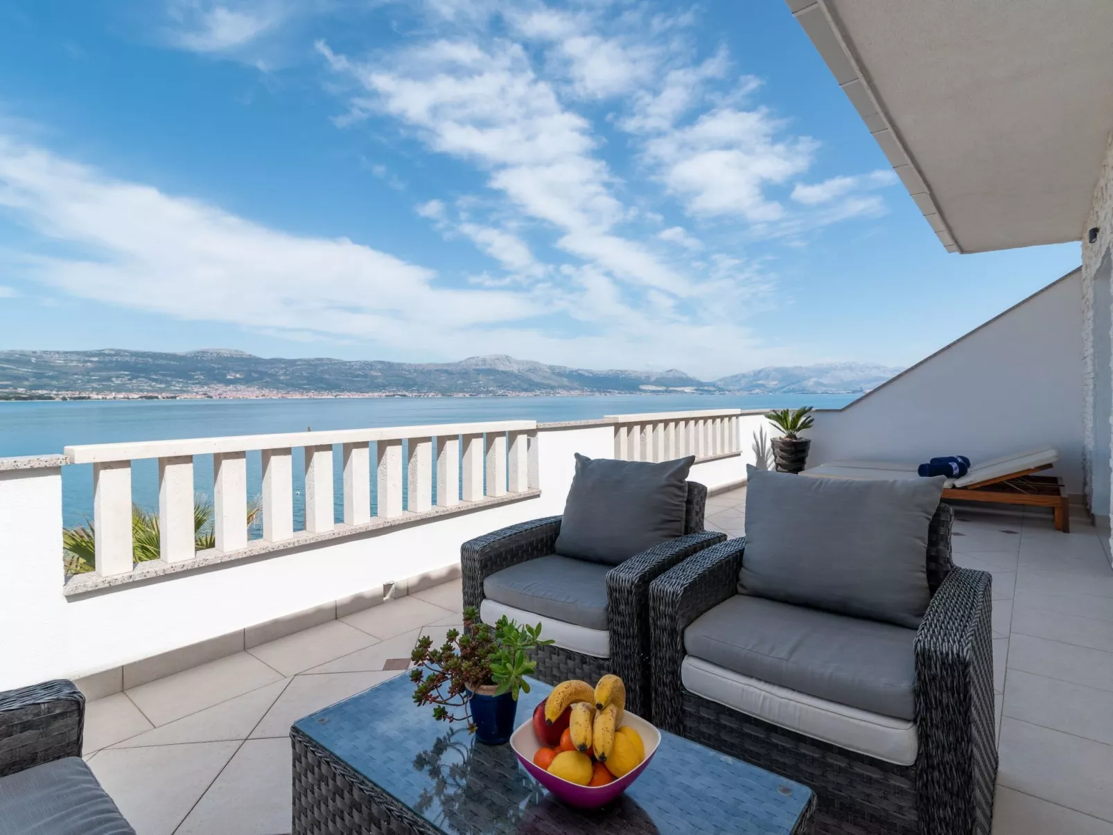 Geräumige Ferienwohnung mit Meerblick