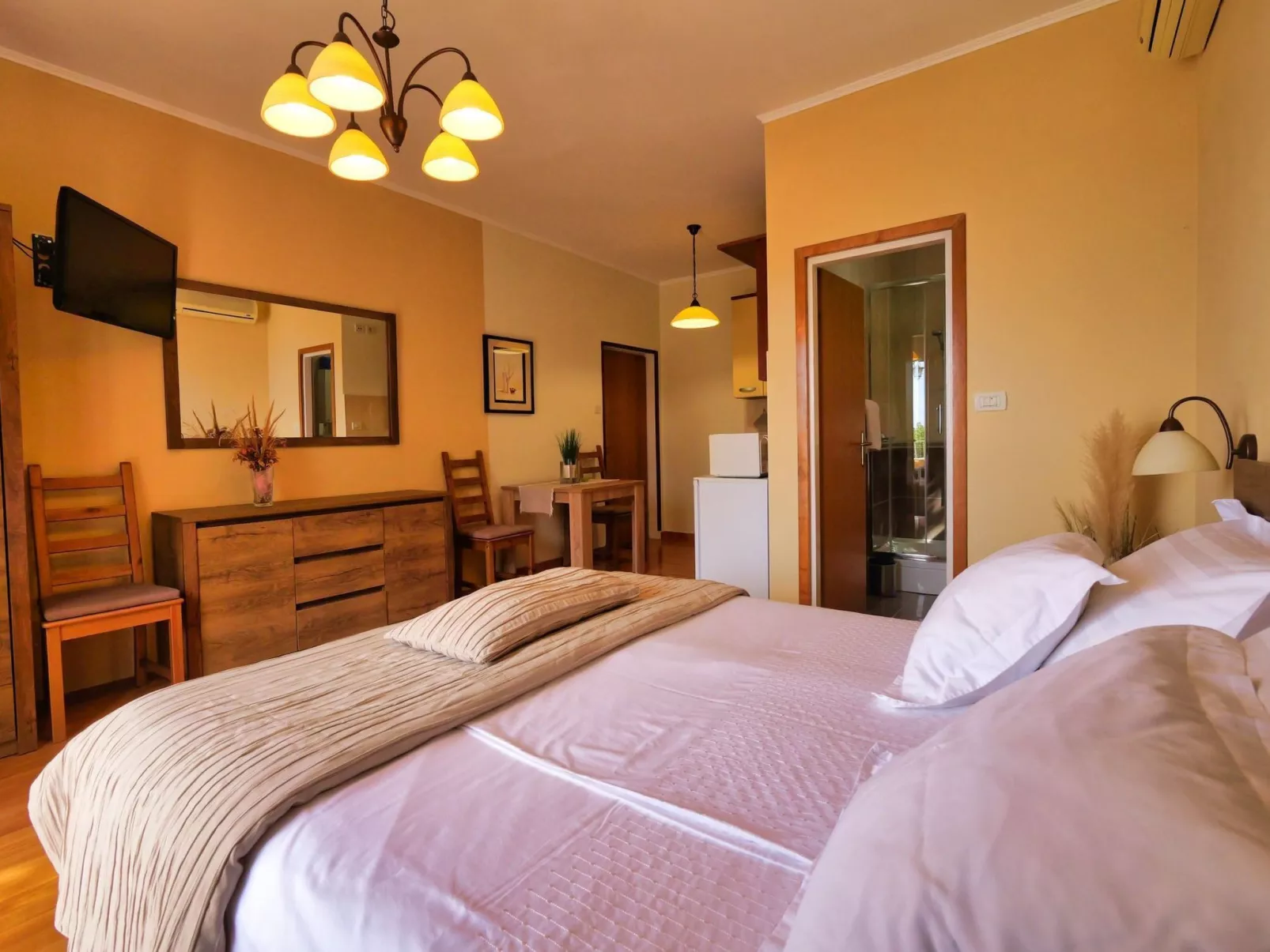 "Helena2" mit Blick auf das Wasser