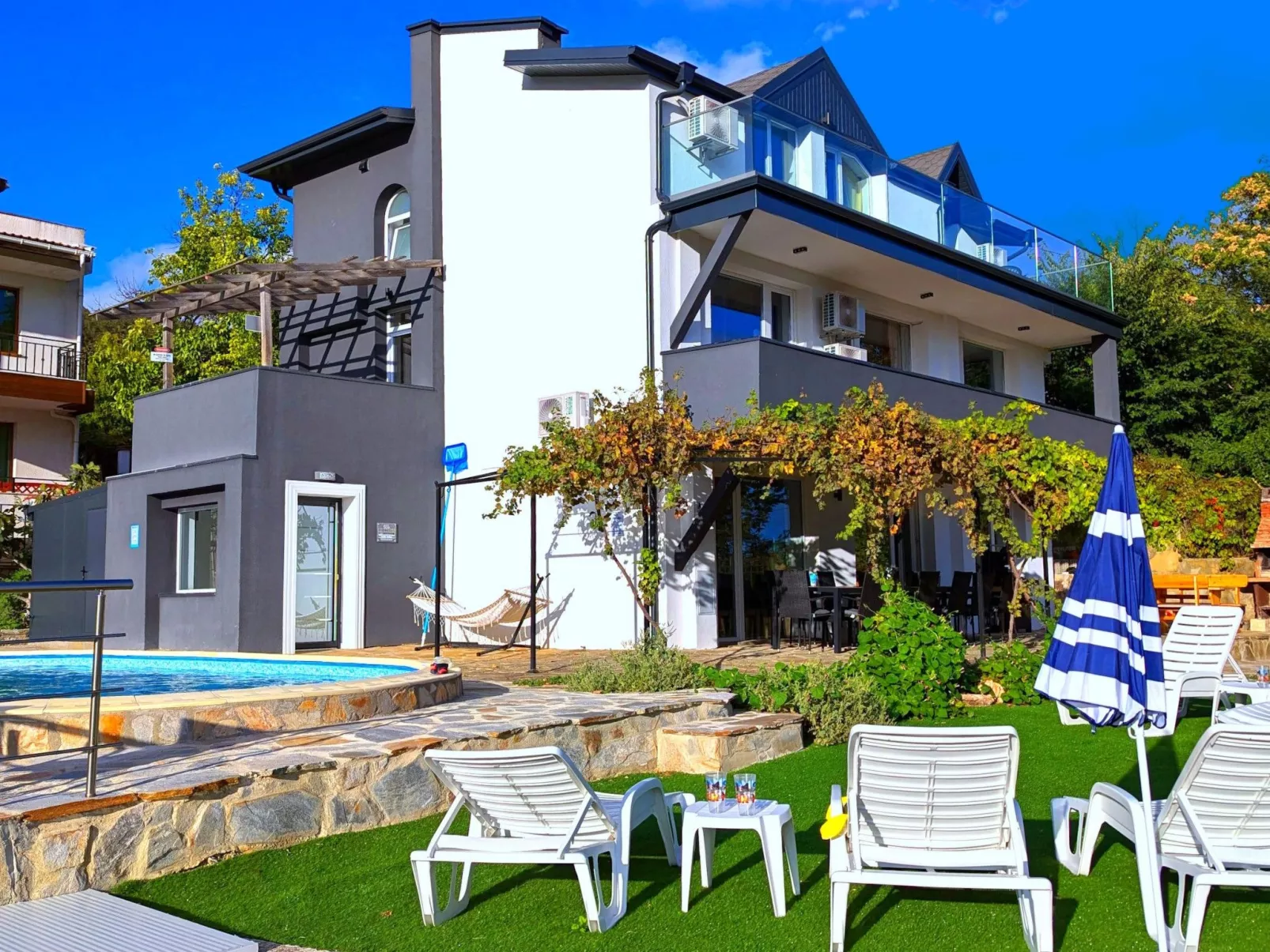 Familienvilla "Dionysus" mit Pool und Meerblick