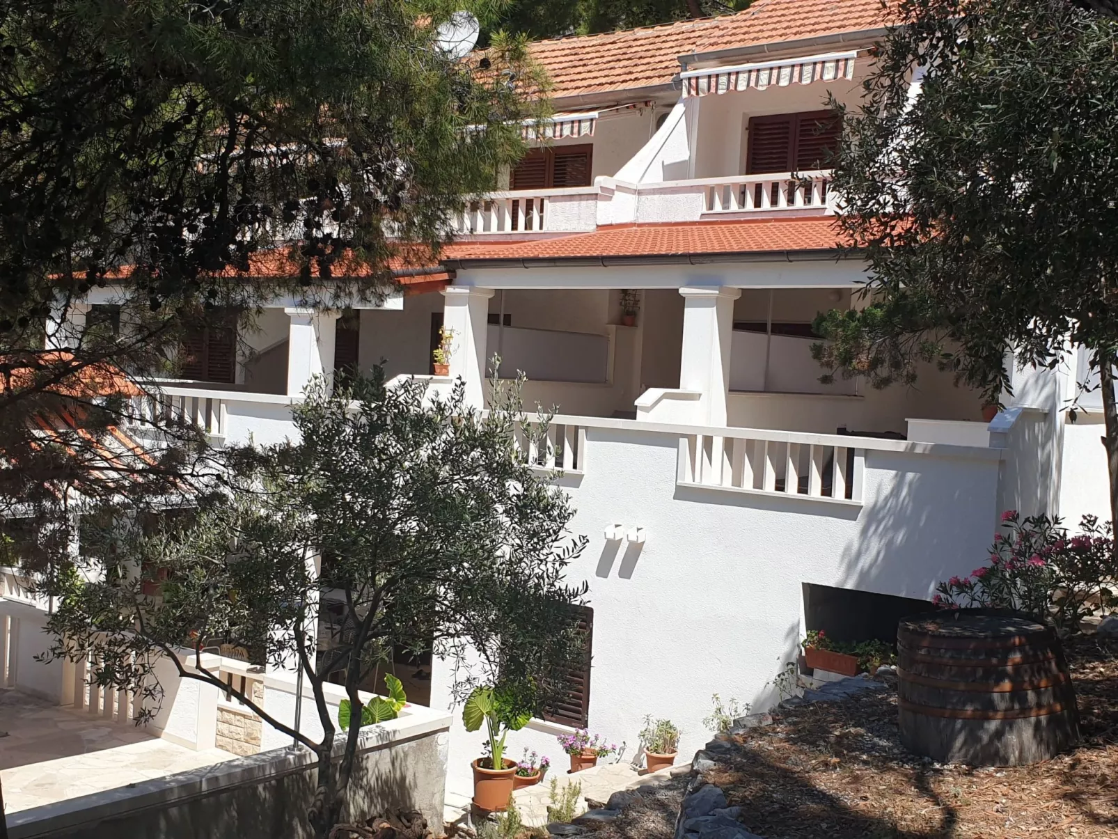 Wohnung in Sveta Nedilja mit privatem Parkplatz