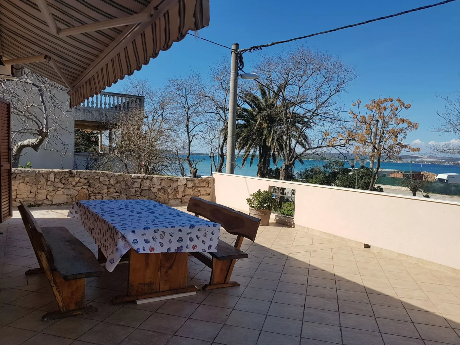 "Krajka" mit Blick auf das Wasser