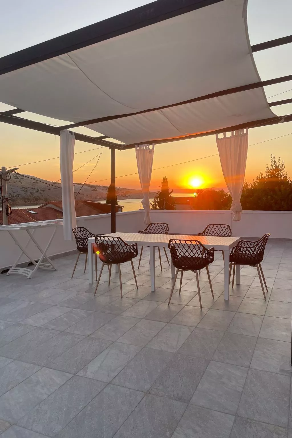 Mit Blick auf das Wasser