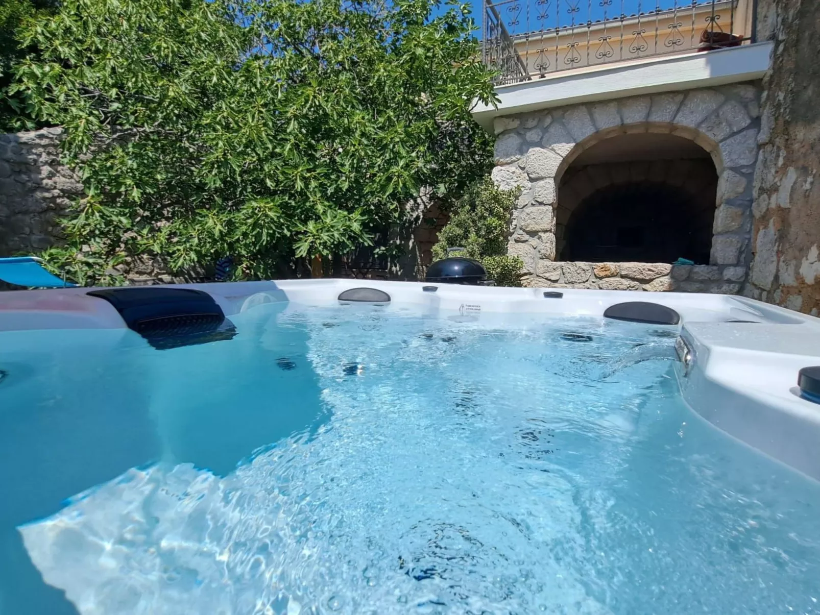 Geräumige Villa mit drei Schlafzimmern und einem ruhigen Garten