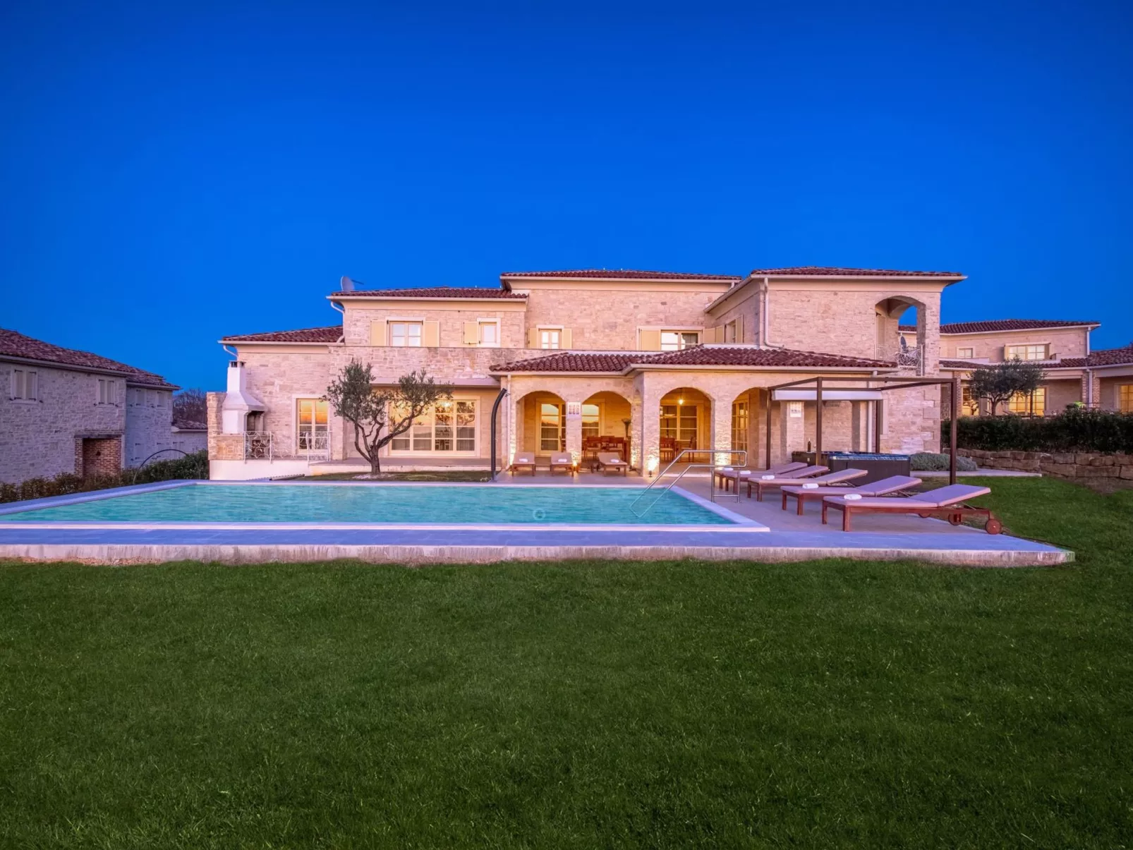 Mit Privatpool für 10 Personen ca. 400 m&sup2; in Bajkini, Istrien (Binnenland