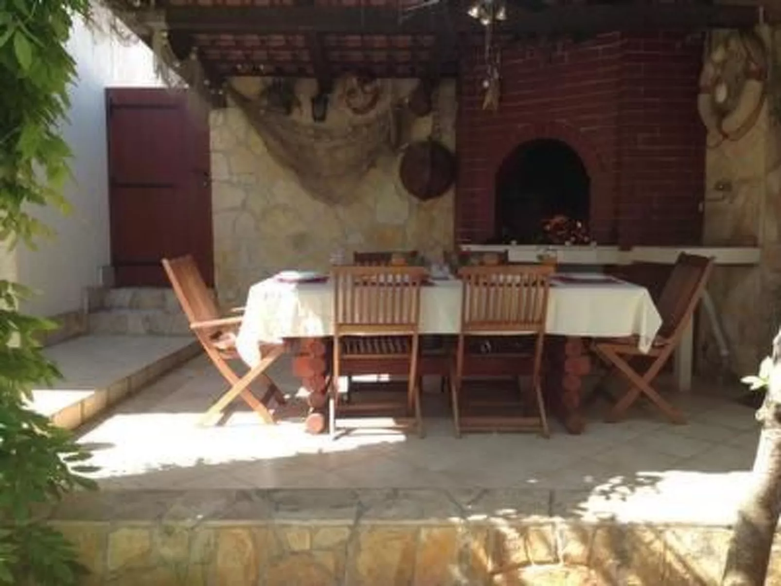 Mit Garten, Grill und Terrasse