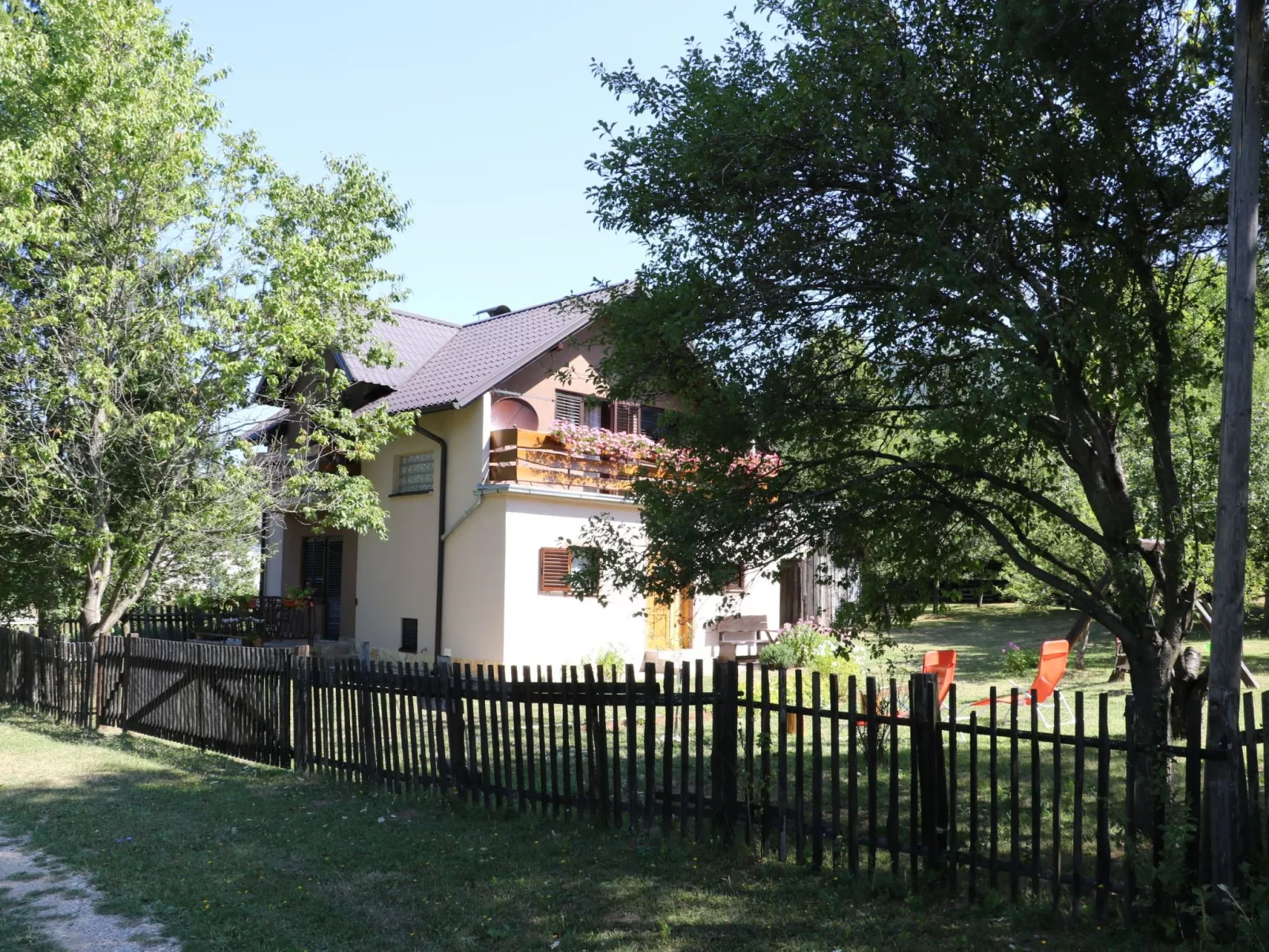 Mit Garten, Grill und Terrasse