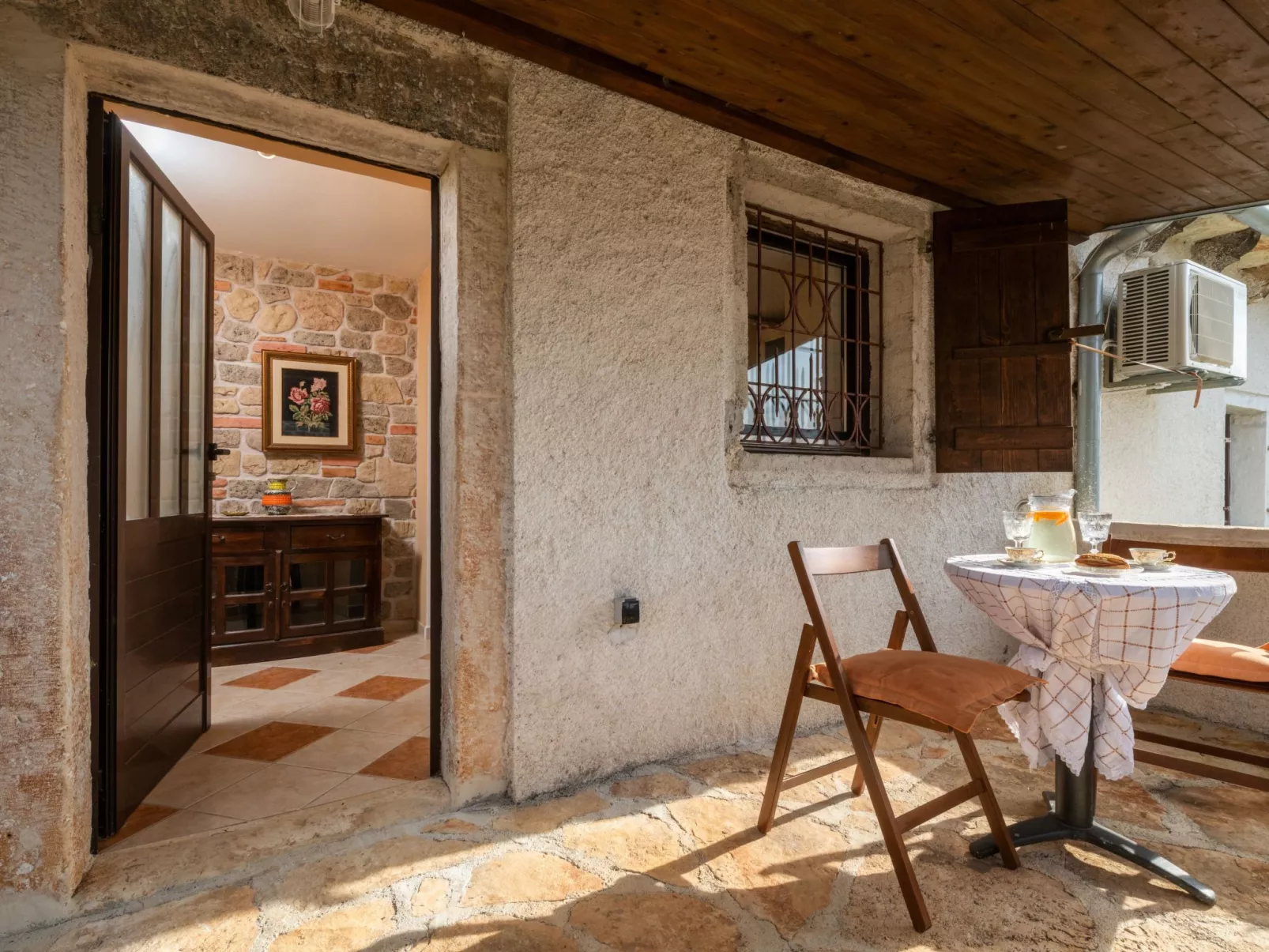 Studio apartment Larca