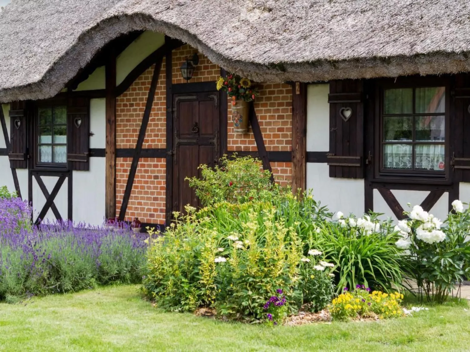 In Gąski mit Gepflegtem Garten