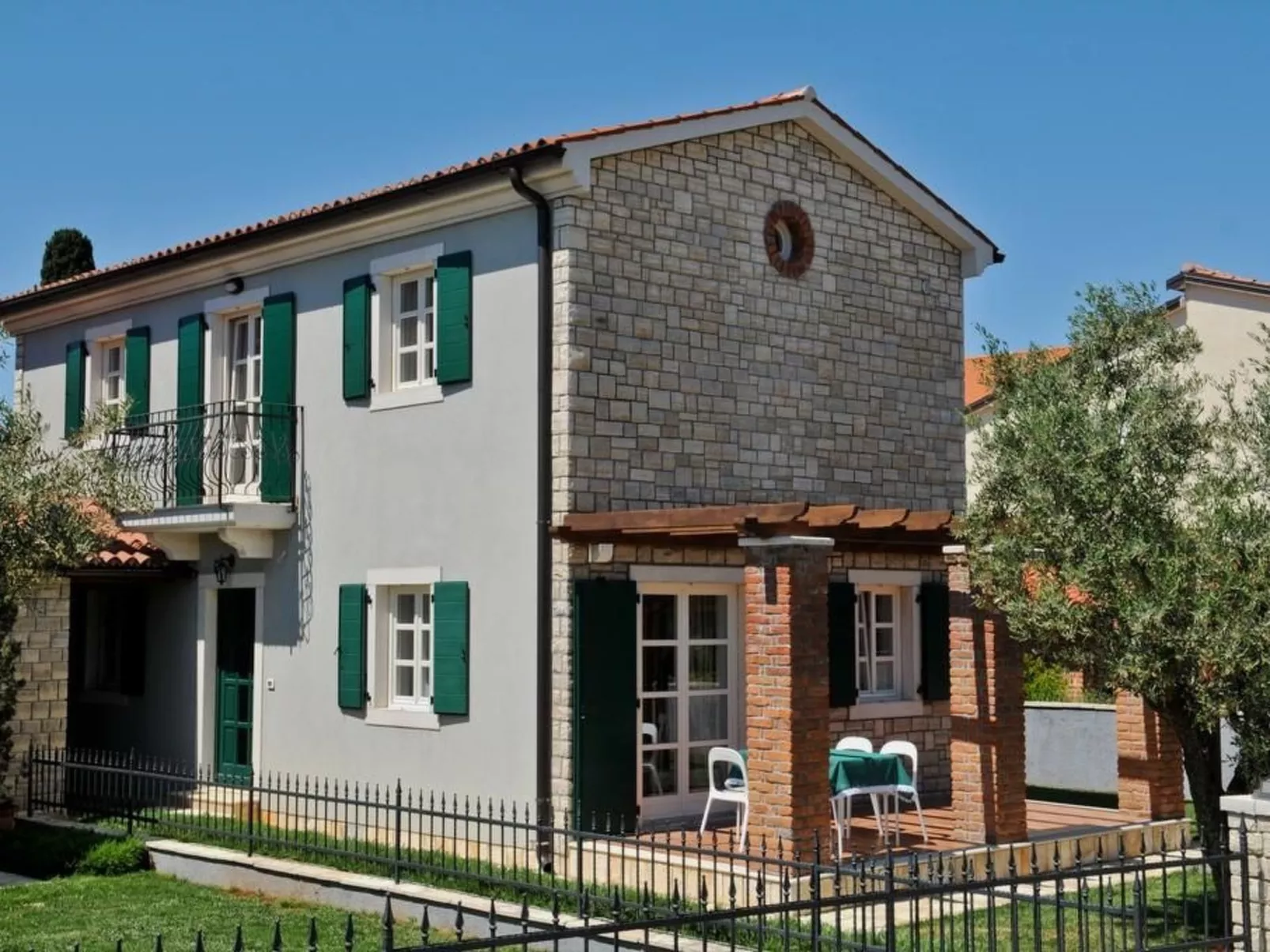 Großzügiges Ferienhaus mit Pool und Sonnenterrasse