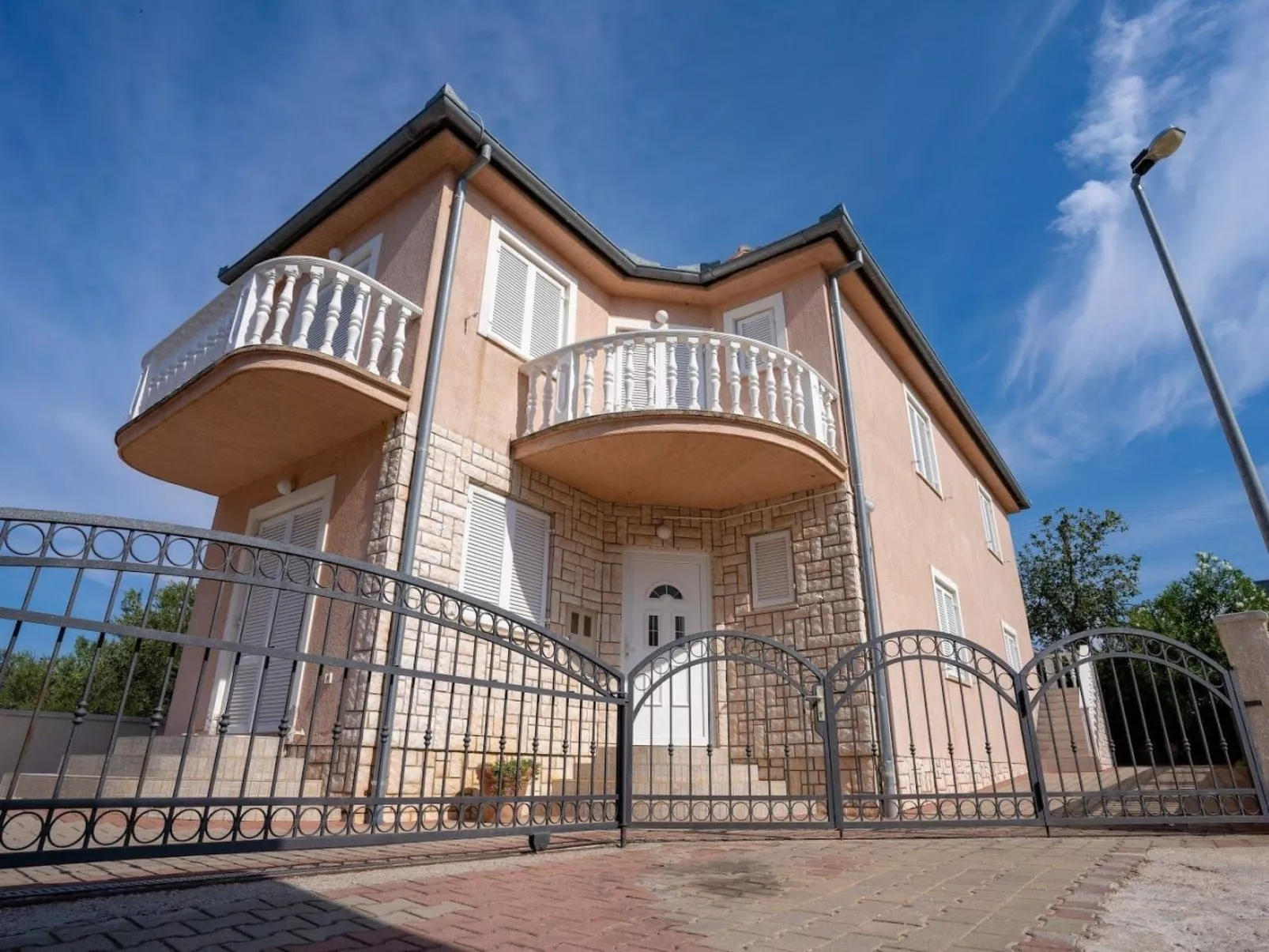 Angenehmes Apartment in Sveti Filip I Jakov mit privatem Parkplatz