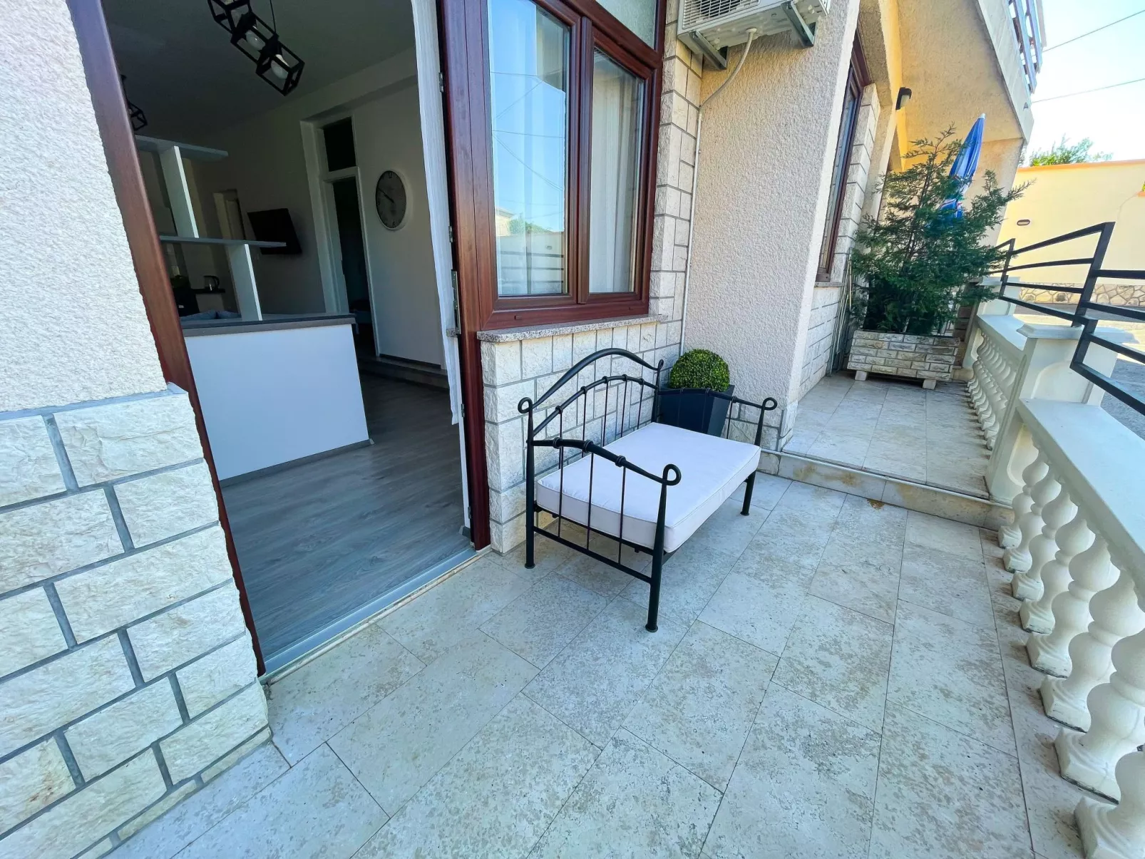 In Jadranovo mit Schönem Balkon