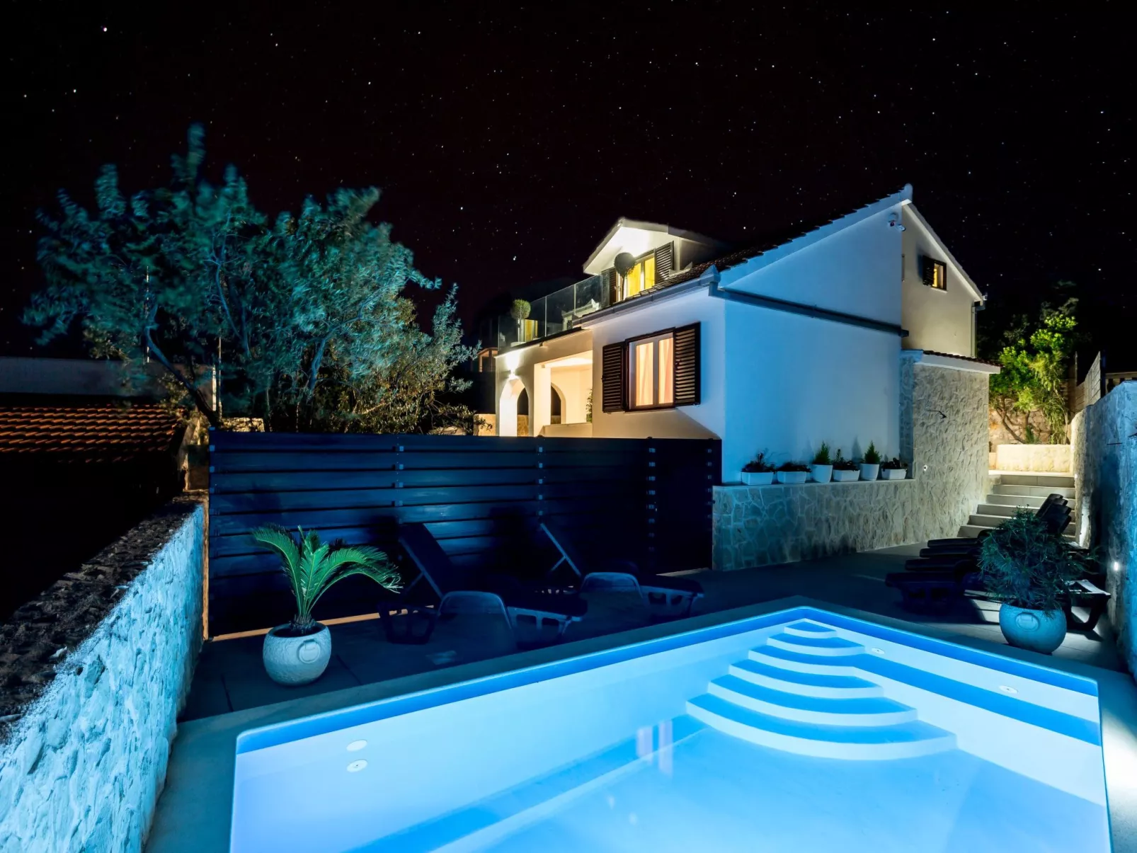 Mit Privatpool für 9 Personen ca. 95 m&sup2; in Sevid, Adriaküste Kroatien (Tro