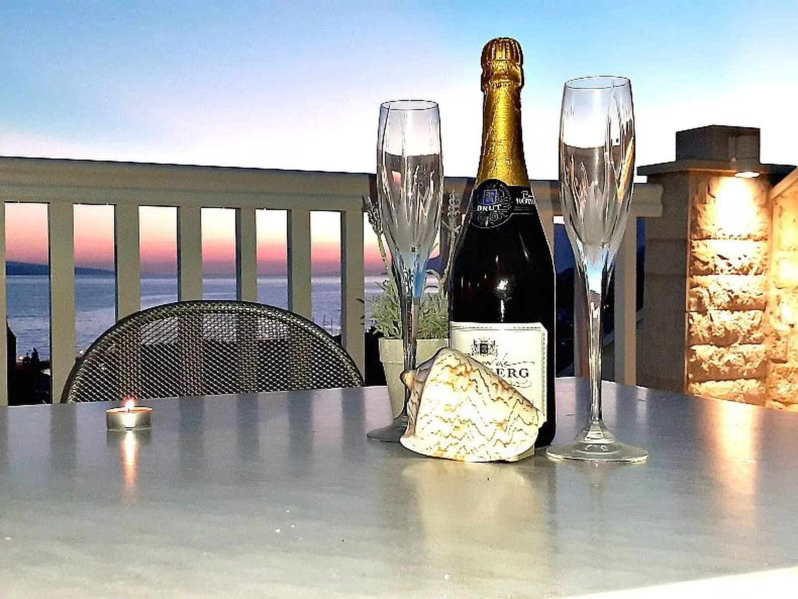 Schöne Ferienwohnung in Baska Voda mit Terrasse