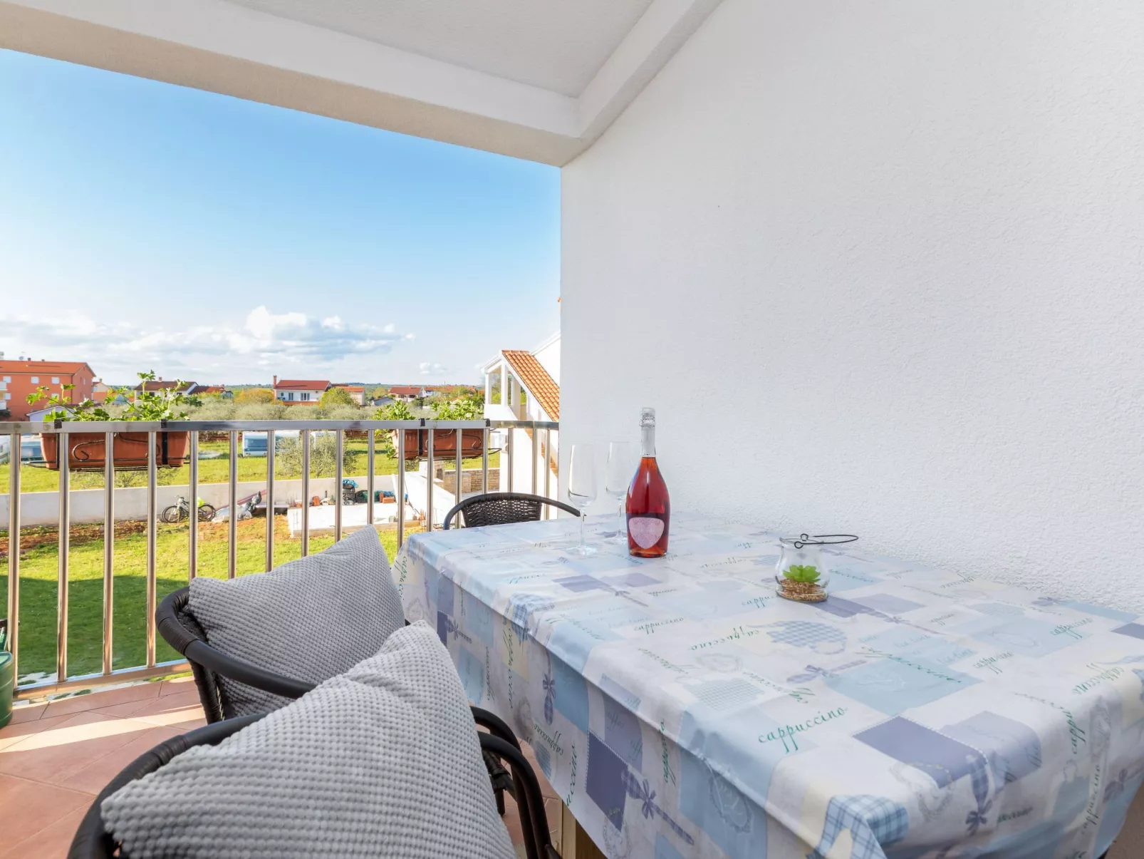 Solea, Dorf Valbandon