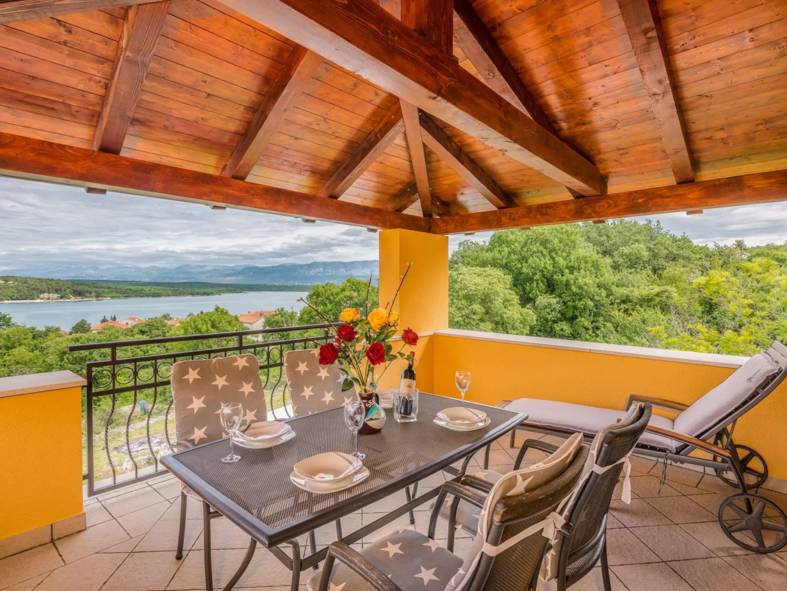 Appartement in Soline mit Großer Terrasse