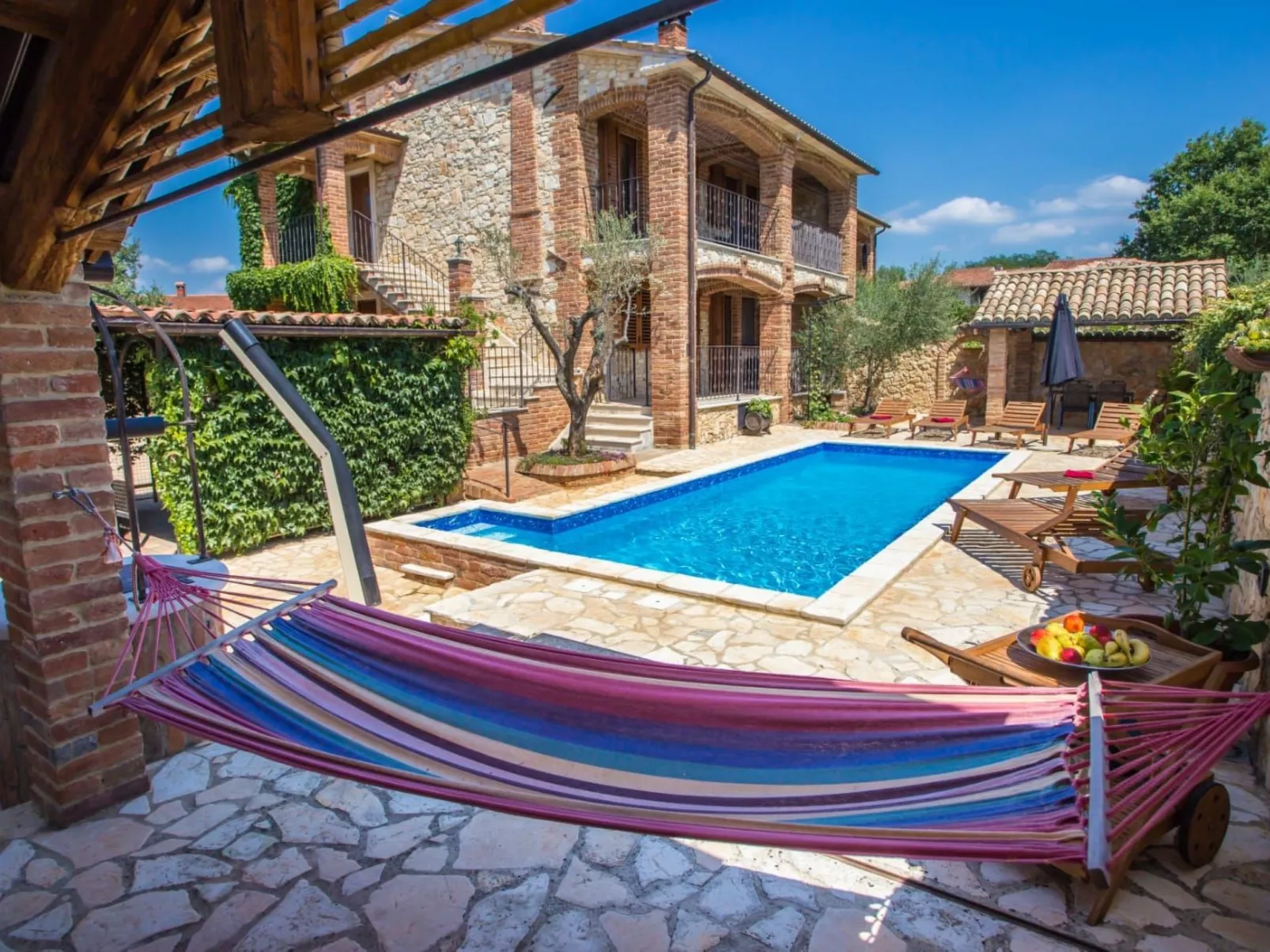 Andre Wohnung mit Pool