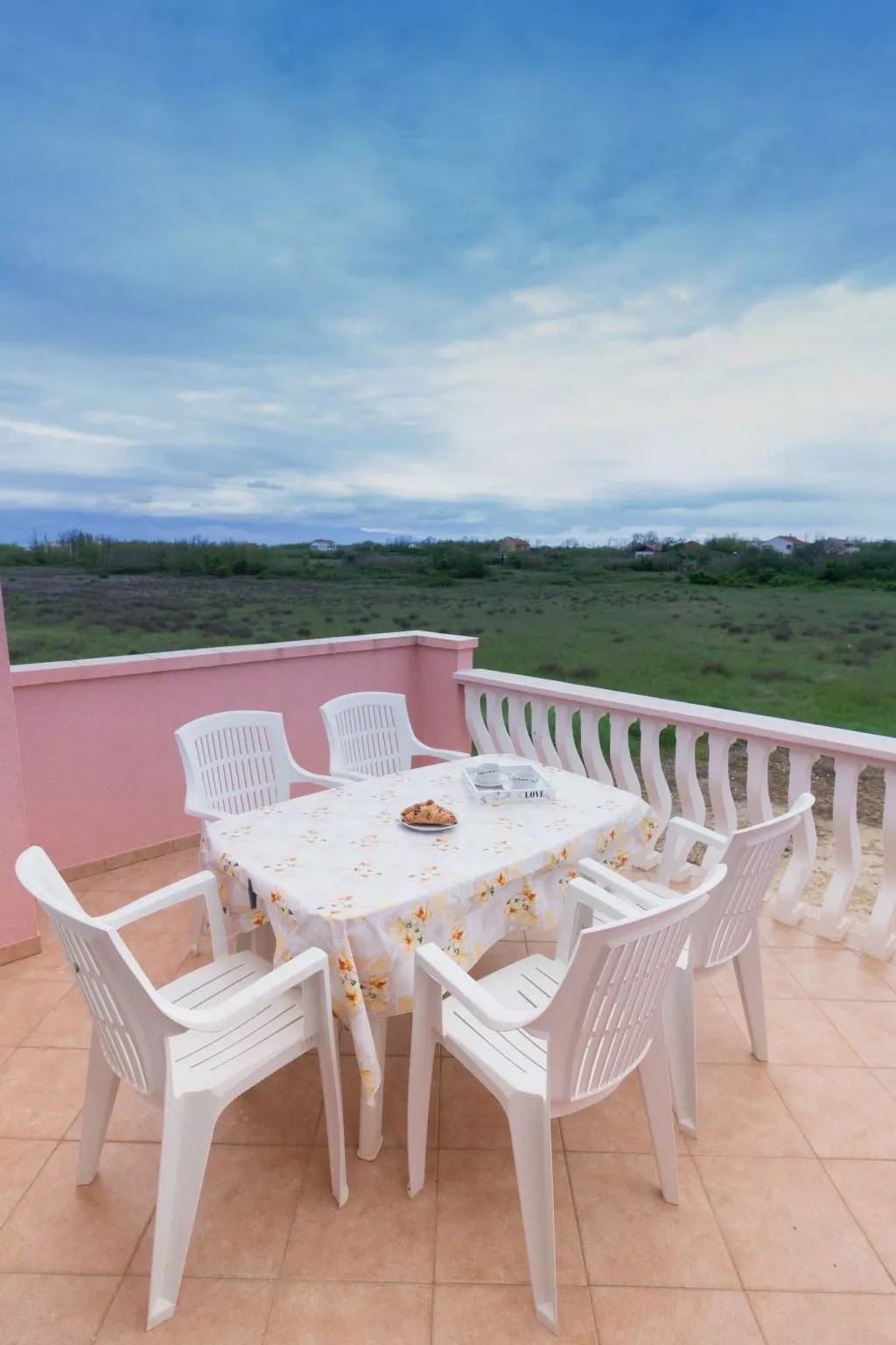 Wohnung Nikol mit großem Garten- TA Leut Agency