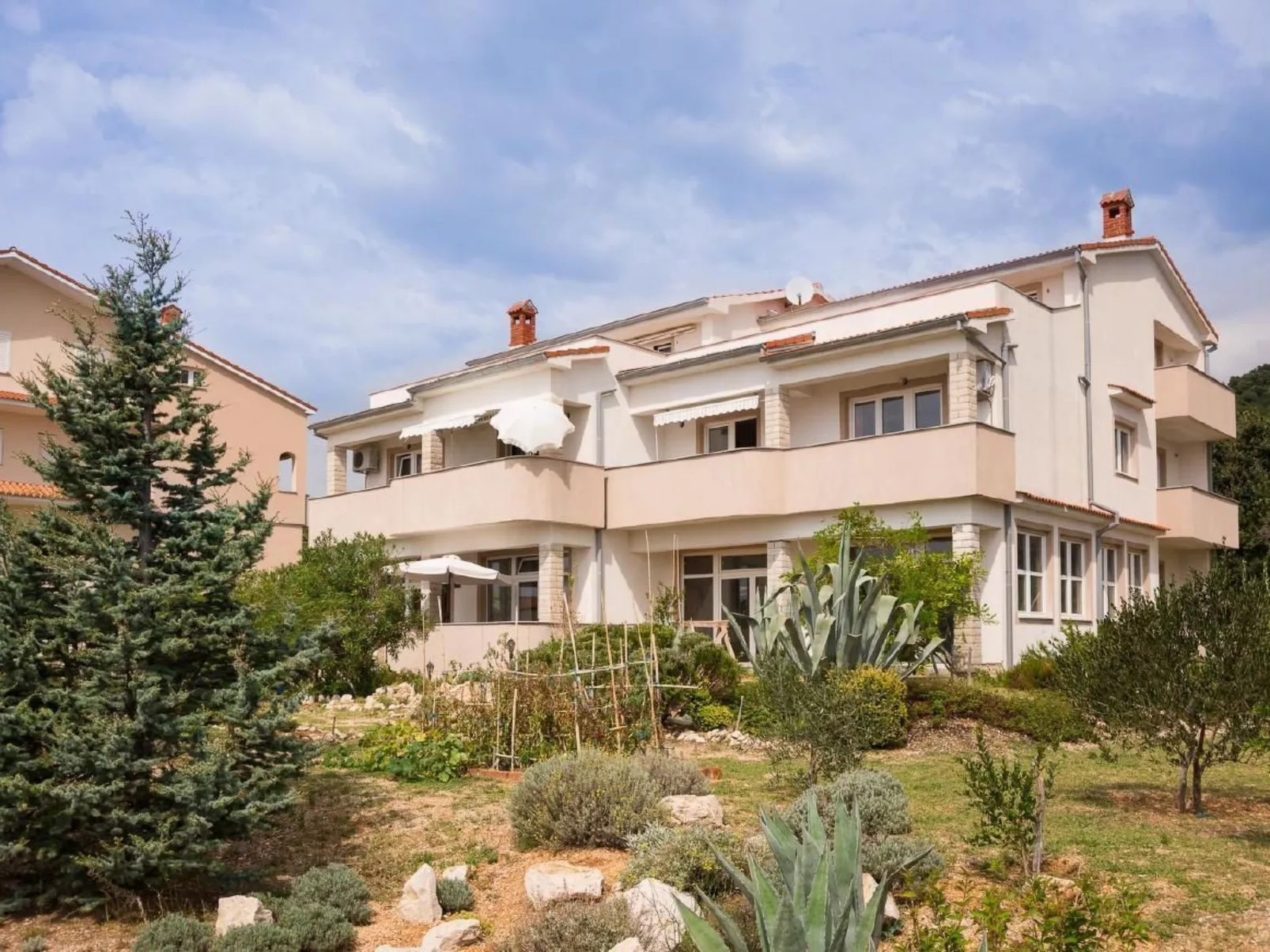 Nette Ferienwohnung mit Whirlpool und Garten