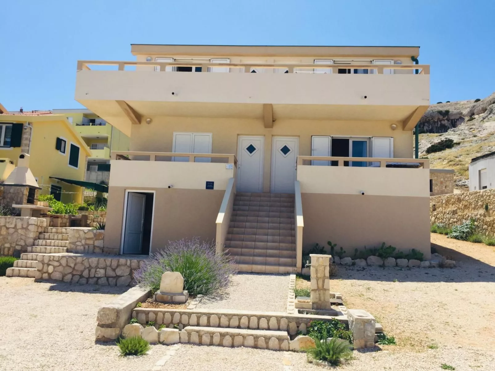 "Gubo1" mit Blick auf das Wasser