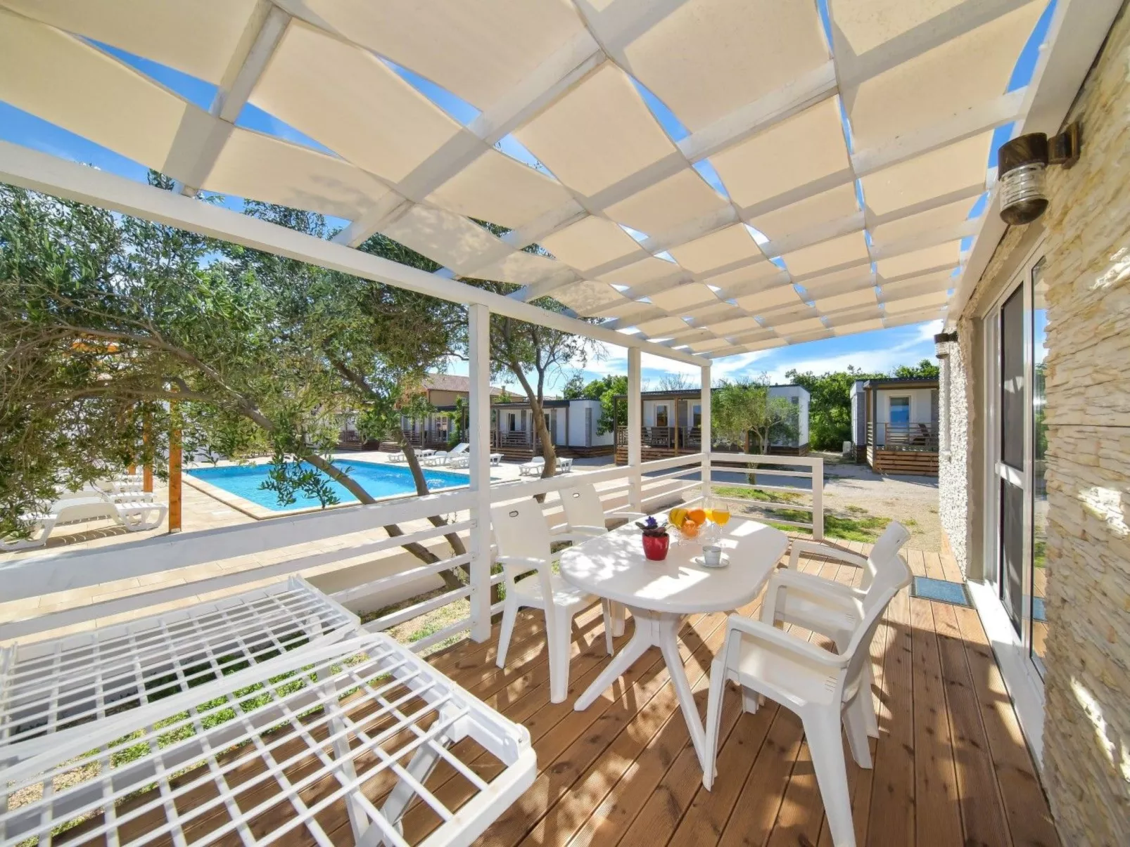 Mobilheim mit Privatparkplatz