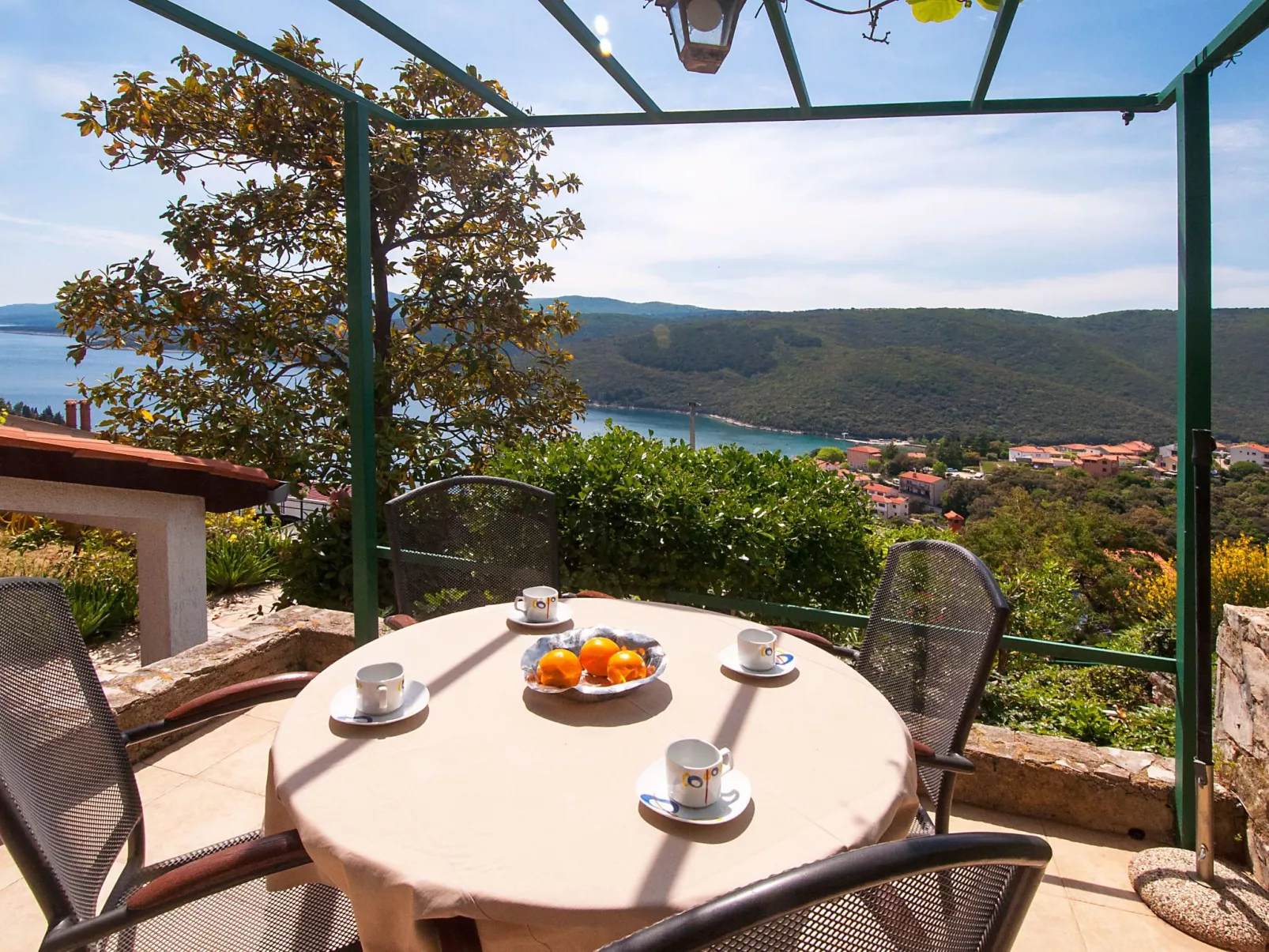 Wohnung "Olia Orange" mit Terrasse