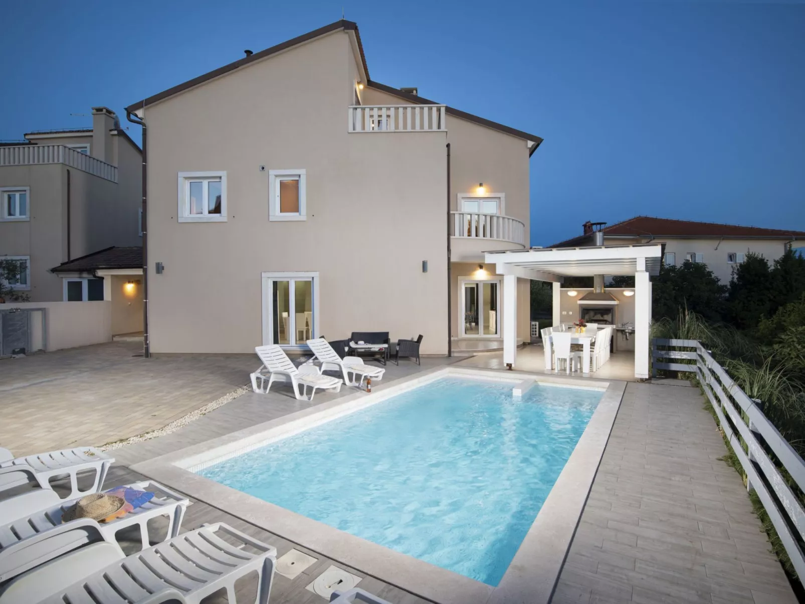 8-Schlafzimmer-Villa Bianca mit Pool, Sauna, Billard