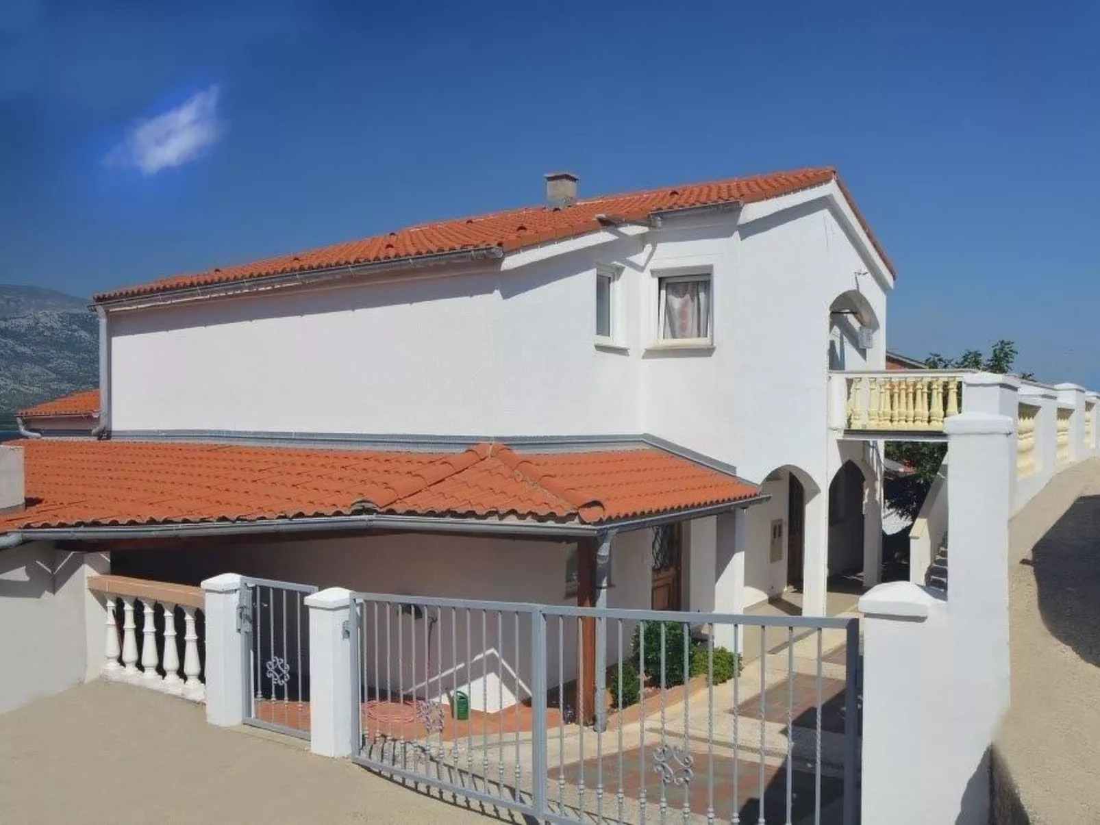 Für fünf Personen mit Balkon